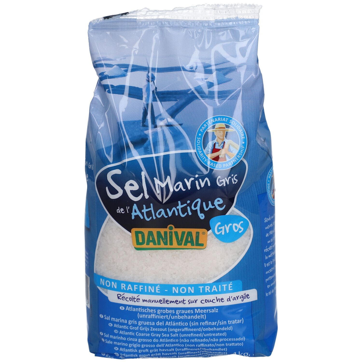 Verpackung mit grobem Atlantik-Meersalz. Blaue Verpackung mit Produktnamen und Logo. Sichtbares grobes Salz.