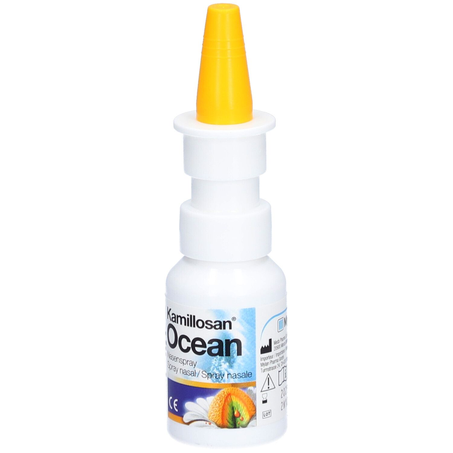 Weiße Flasche mit gelbem Sprühkopf. Aufschrift: Kamillosan Ocean Nasenspray. Abbildung einer Frucht. CE-Zeichen.
