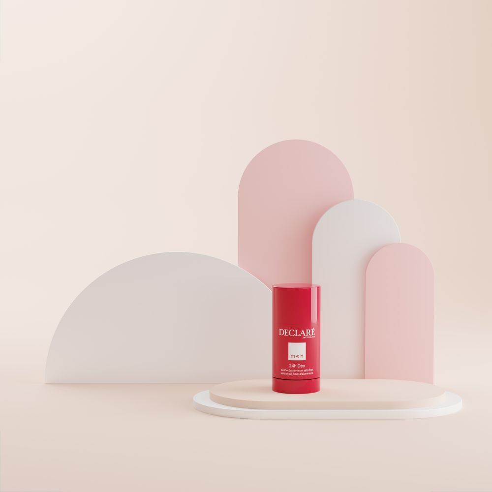 Roter Deostift auf einem Podest. Hintergrund mit rosa und weißen Formen.