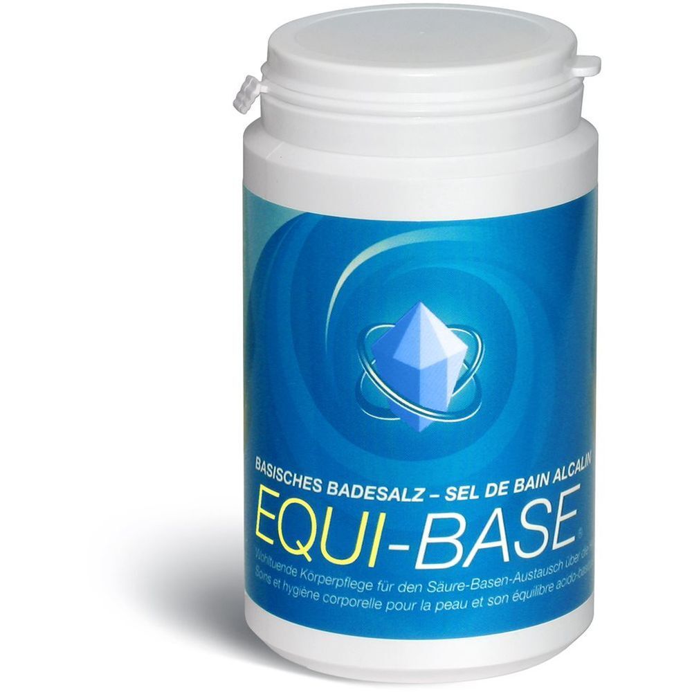Weiße Dose mit blauem Etikett. Aufschrift: EQUI-BASE Basisches Badesalz. Logo: blauer Kristall.