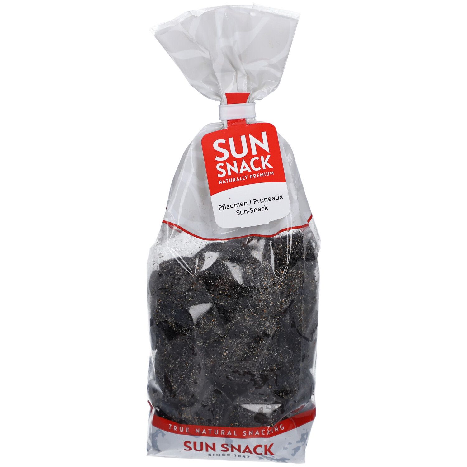 Klarsichtbeutel mit getrockneten Pflaumen. Rotes Etikett mit SUN SNACK-Logo. Text: Pflaumen/Pruneaux. Natürlicher Snack.