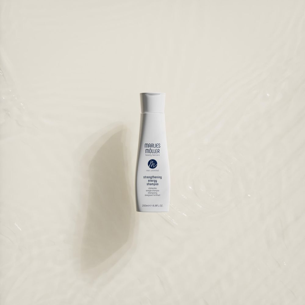 Marlies Möller Shampoo-Flasche auf hellem Hintergrund. Produktname und Logo deutlich sichtbar.