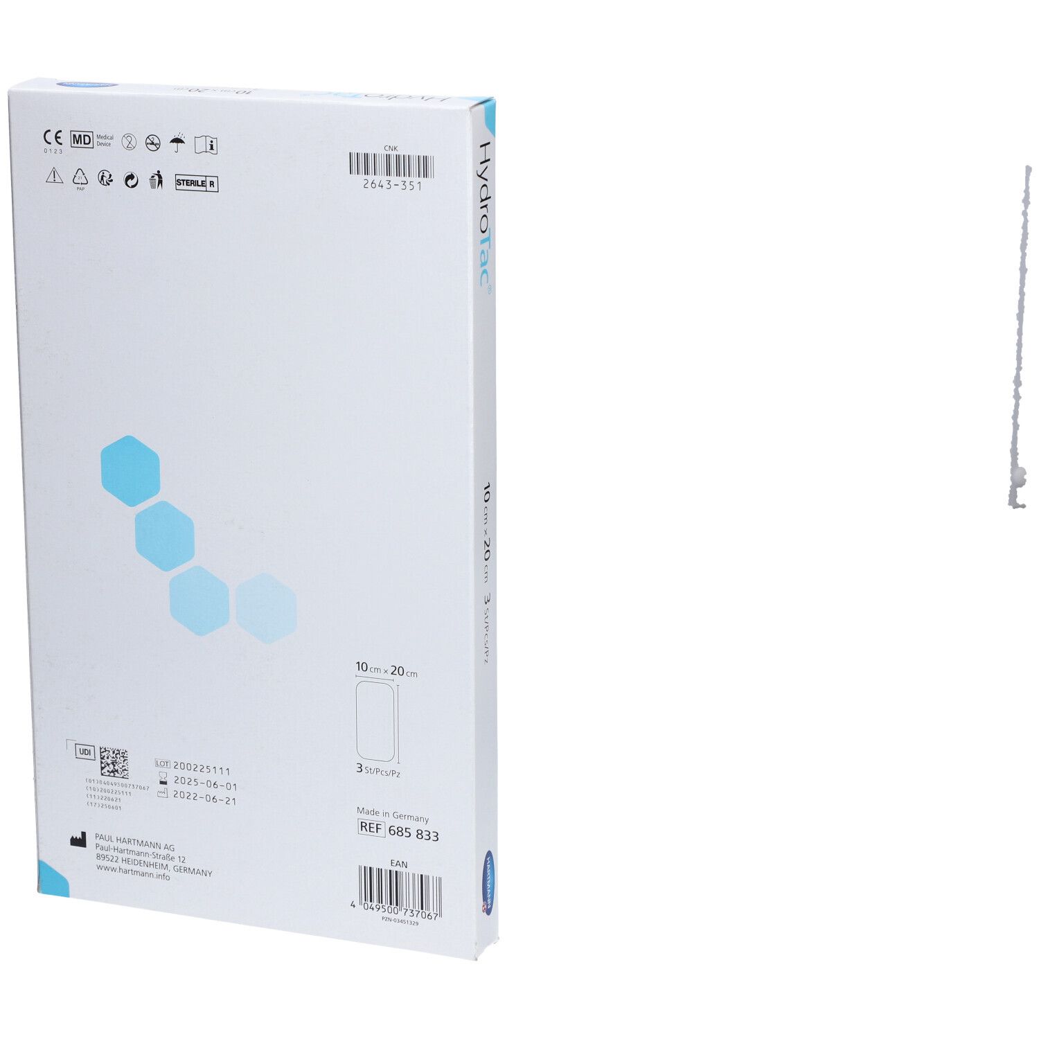 Rückseite der HydroTac® Pflaster-Verpackung. Informationen zu Hersteller, Chargennummer und Sterilität.
