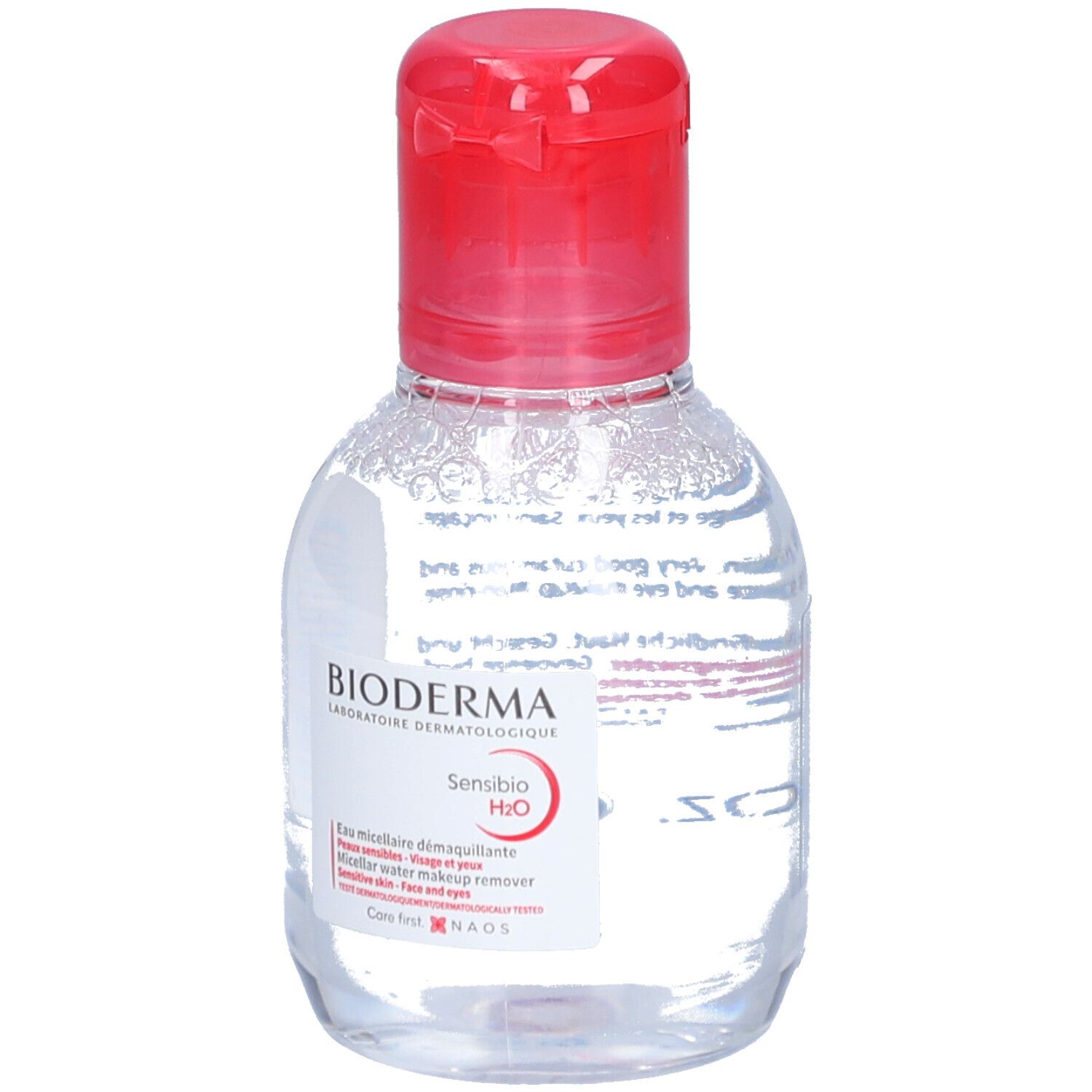 Flacon transparent, bouchon rouge. Étiquette BIODERMA Sensibio H2O. Eau micellaire démaquillante.