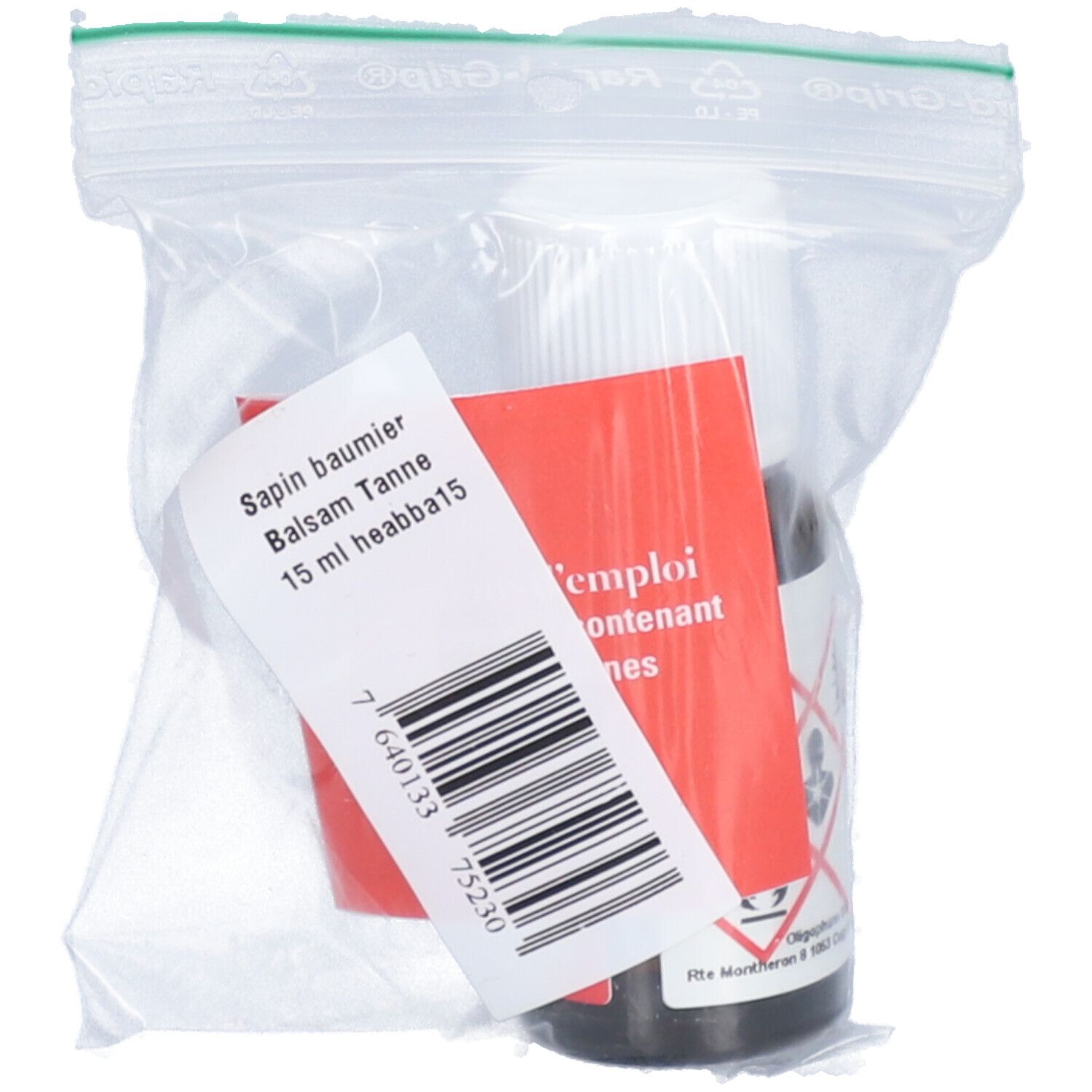 Produit dans un sac plastique. Étiquette avec texte: Sapin baumier Balsam Tanne 15 ml heabba15. Carte rouge avec texte.