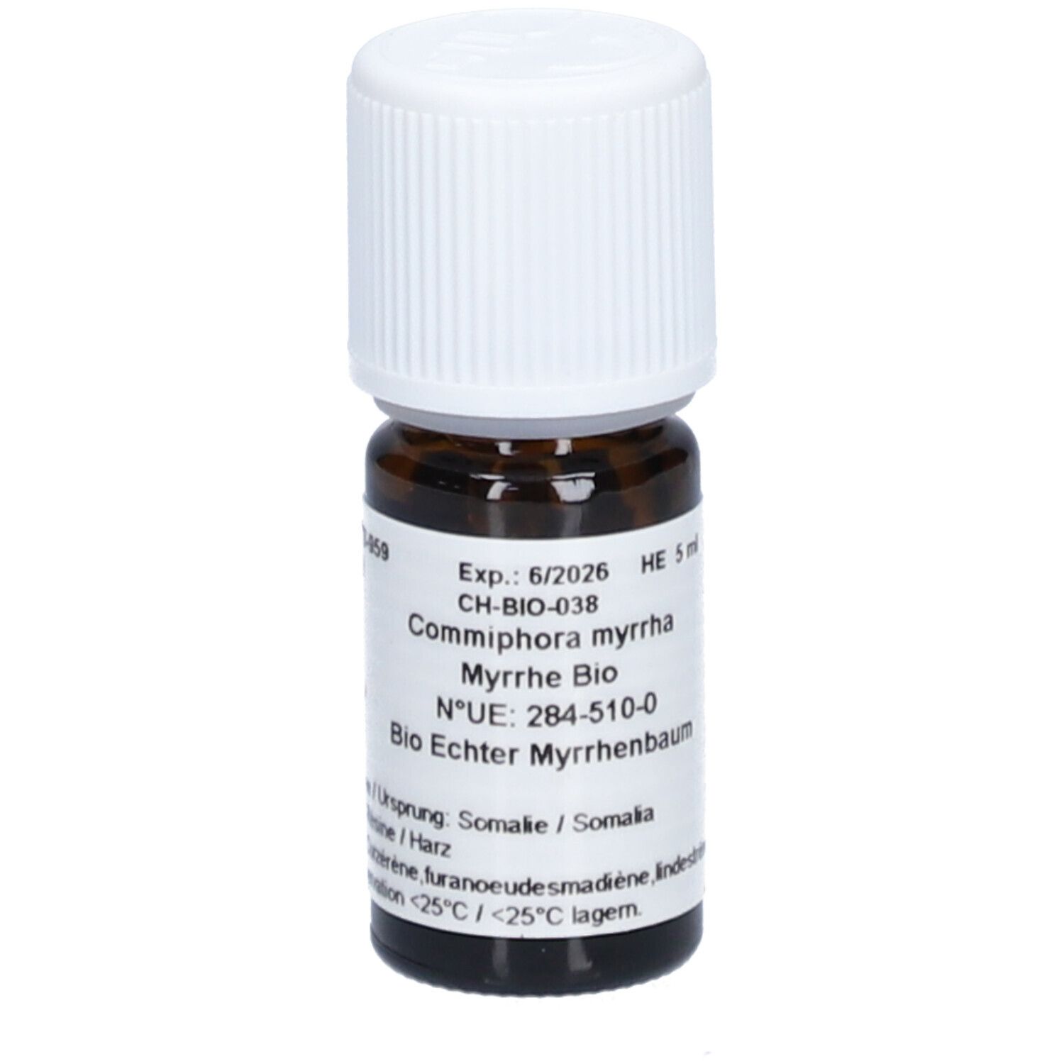 Bruine glazen fles met witte schroefdop. Etiket met tekst: Commiphora myrrha, Myrrhe Bio, HE 5 ml. Houdbaar tot 6/2026.