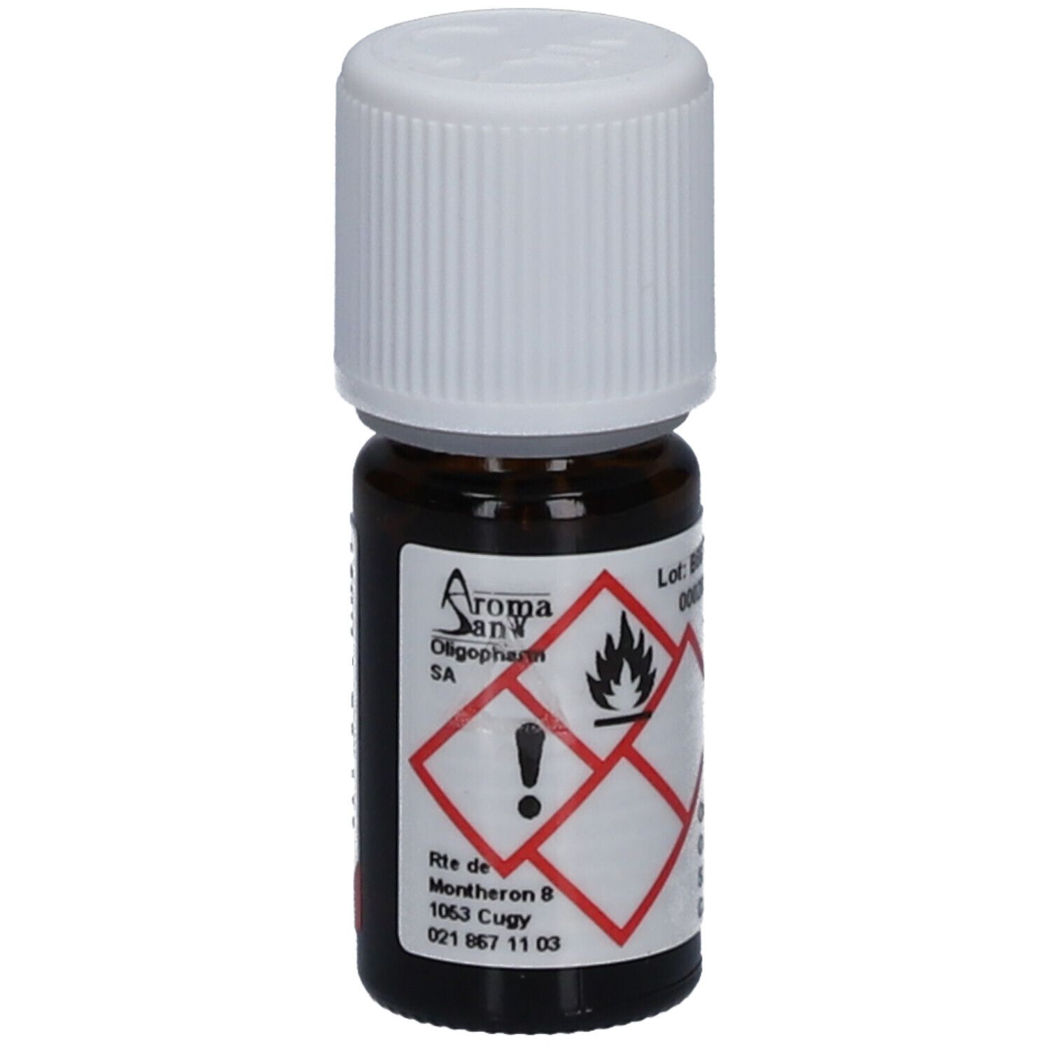 Bruine glazen fles met witte schroefdop. Etiket met logo Aromasan, gevarensymbolen en adres. Bevat Curzerene, furanoidesmadène.