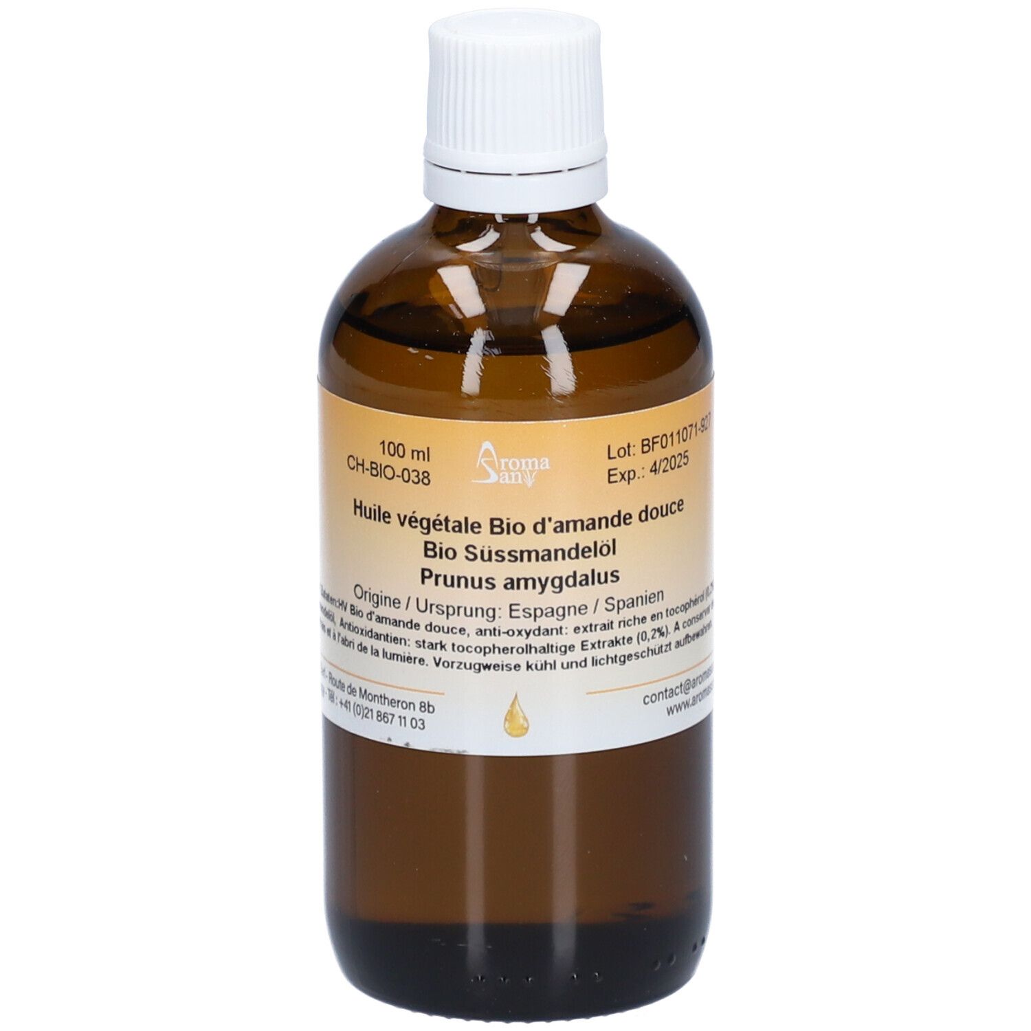 Braune Glasflasche mit weißem Deckel. Etikett mit Produktinformationen. Tropfensymbol. Aromasan Süßmandelöl BIO.