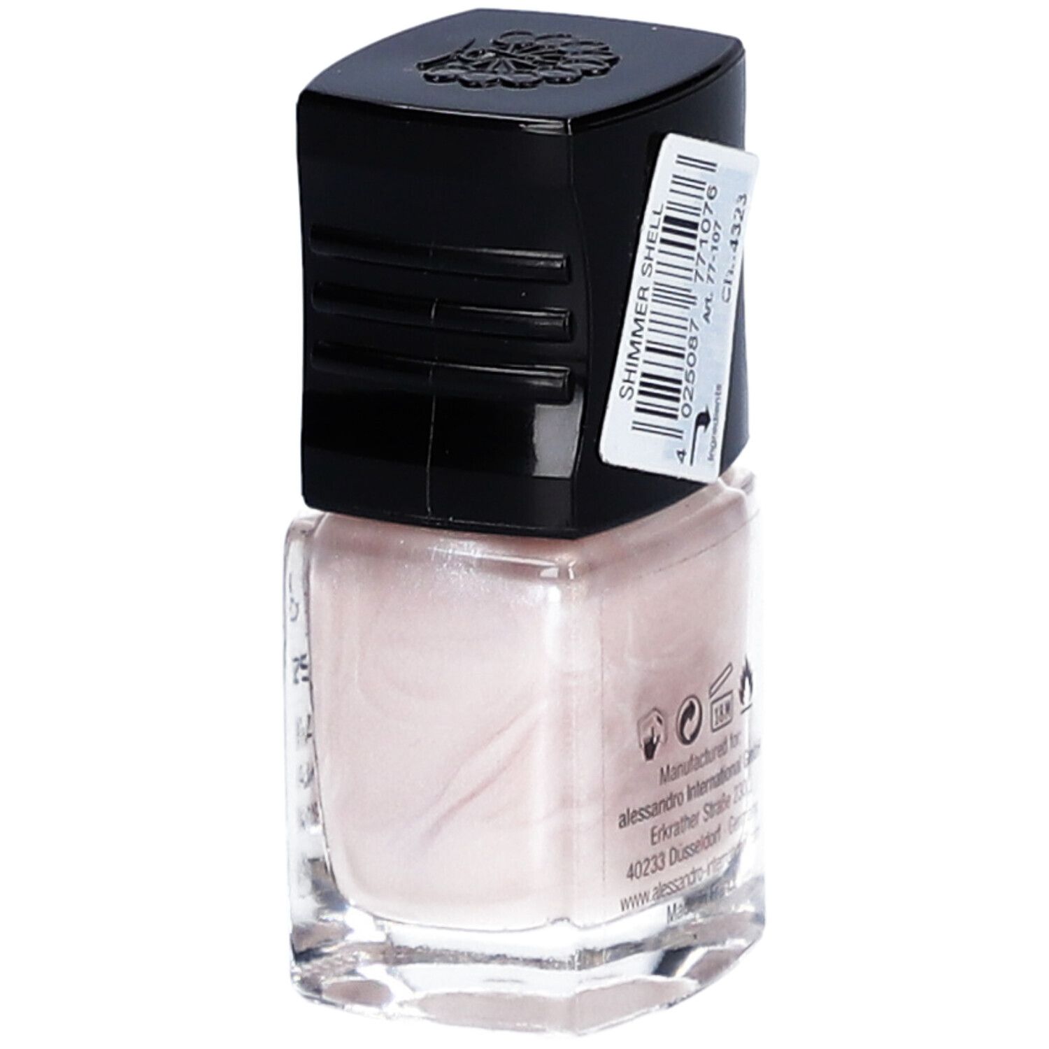Flacon de vernis à ongles avec bouchon noir. Une étiquette avec un code-barres est présente. "Shimmer Shell" est écrit sur l'étiquette.