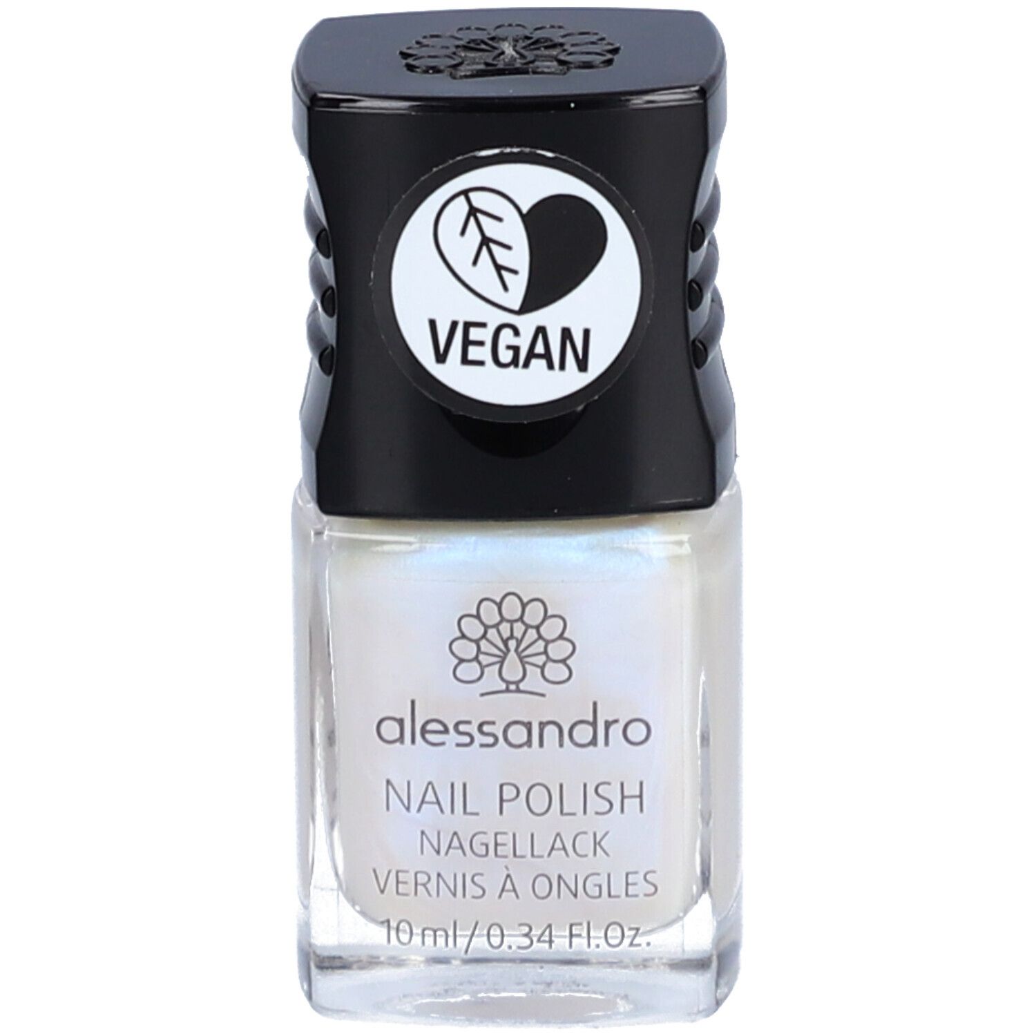 Nagellakfles met zwarte dop. Op het etiket staan de merknaam, productnaam en het veganistische logo.