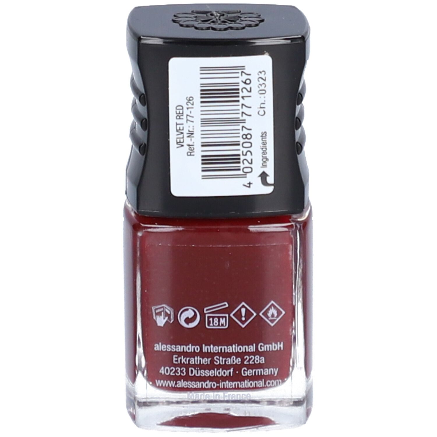 Rückseite einer Nagellackflasche. Auf dem Etikett stehen Informationen wie "VELVET RED", Chargennummer und Herstelleradresse.