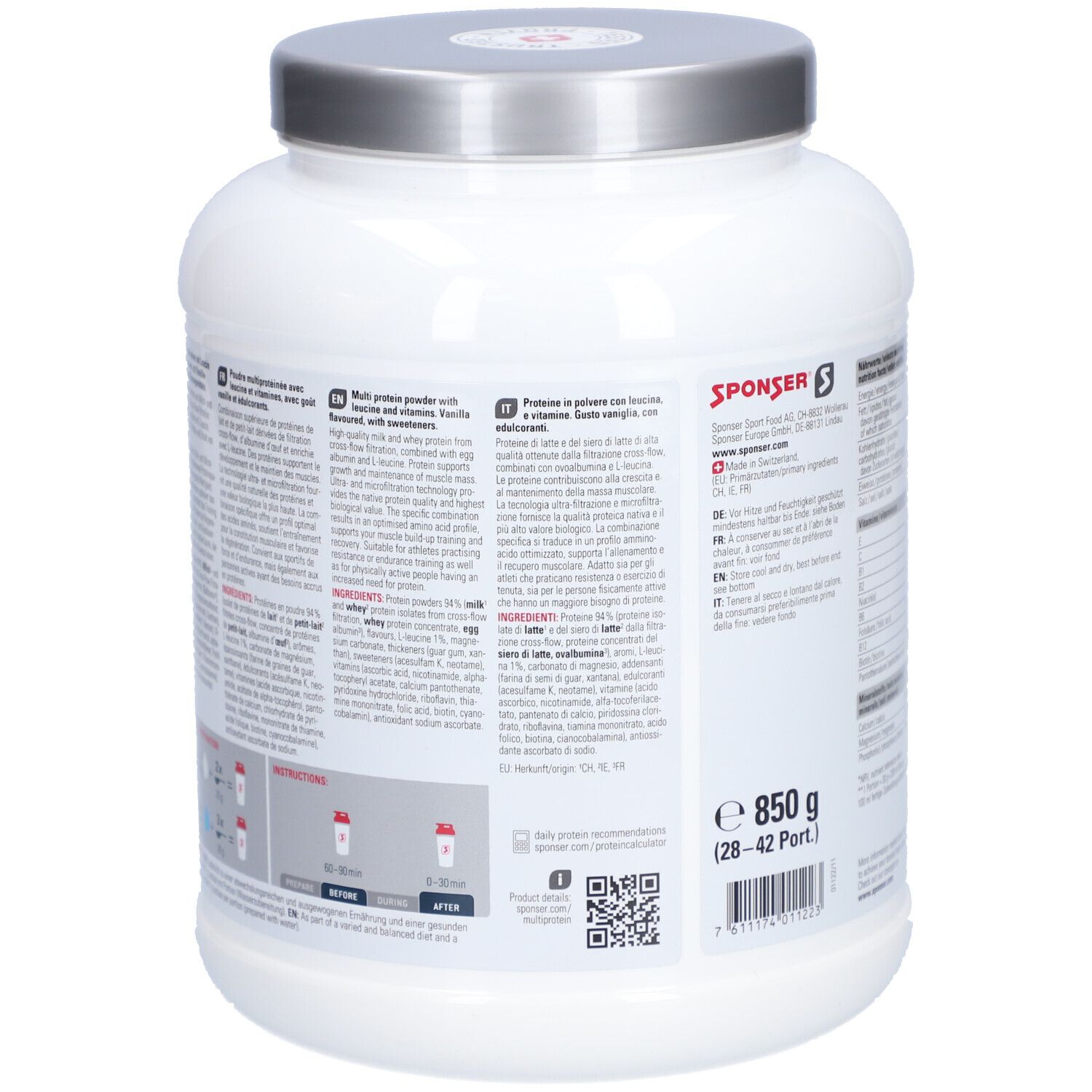 Rückseite des weißen Proteinpulver-Behälters. Text in mehreren Sprachen. Enthält Zutaten, Zubereitungshinweise und QR-Code.