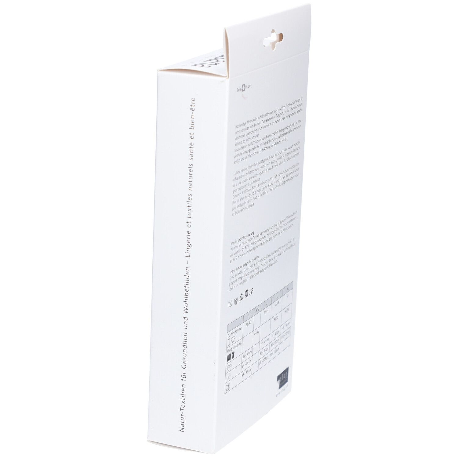 Schräg stehende Produktverpackung. Text in Deutsch, Französisch, Italienisch. Waschsymbole. Größentabelle.