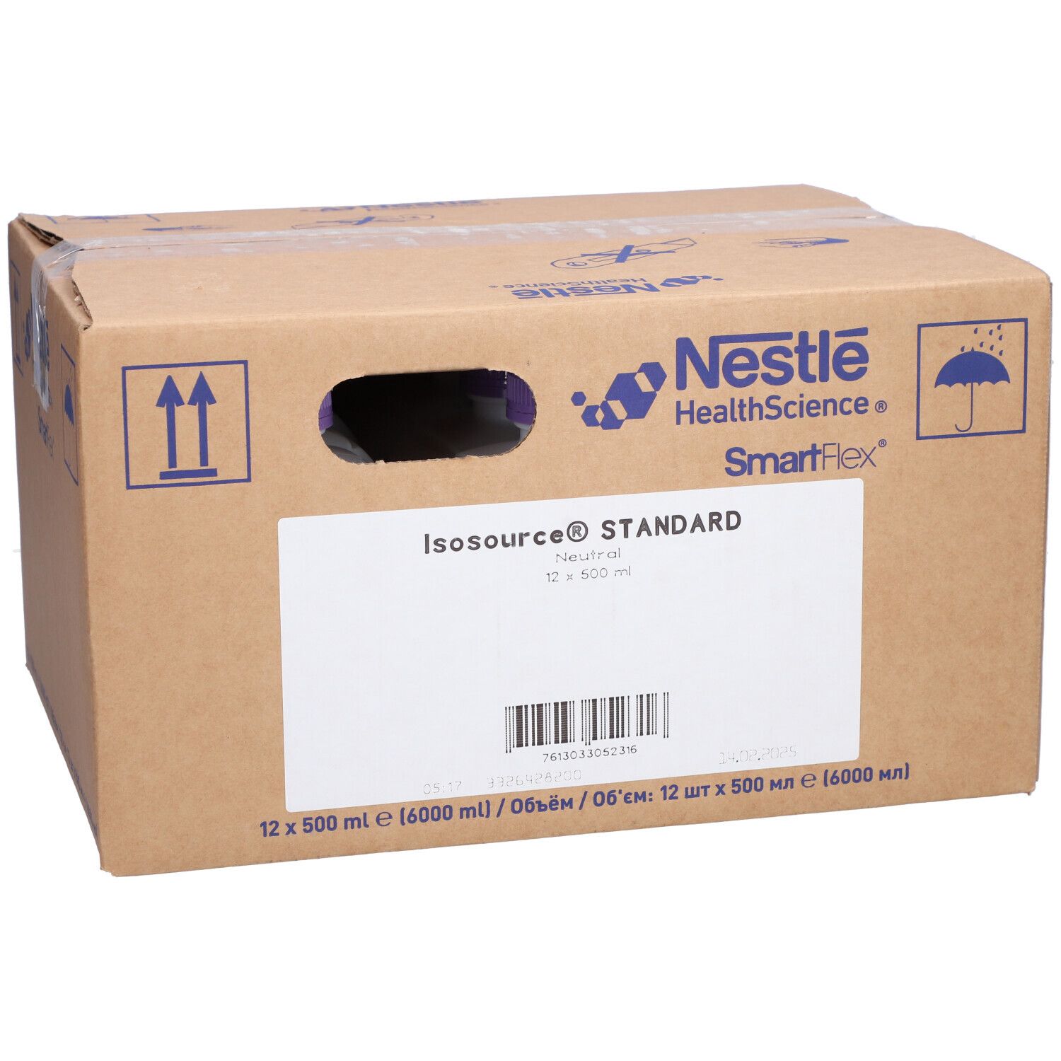Karton mit NESTLE Isosource® STANDARD. Aufschrift: 12 x 500 ml. Logo und Text in mehreren Sprachen.