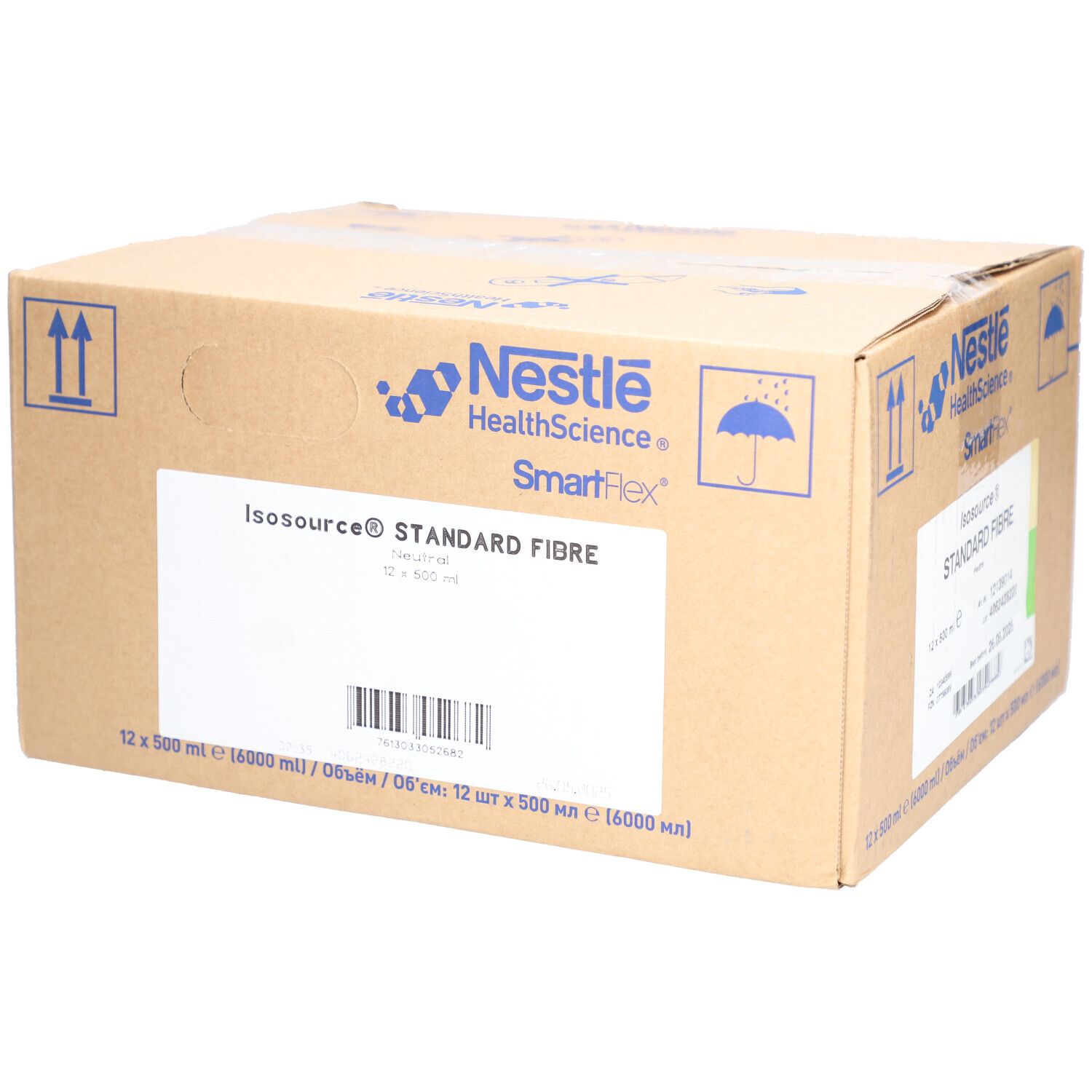 Karton mit Nestle HealthScience ISOSOURCE Standard Fibre. 12 x 500 ml. Aufdrucke: Barcode, Pfeile, Regenschirm-Symbol.