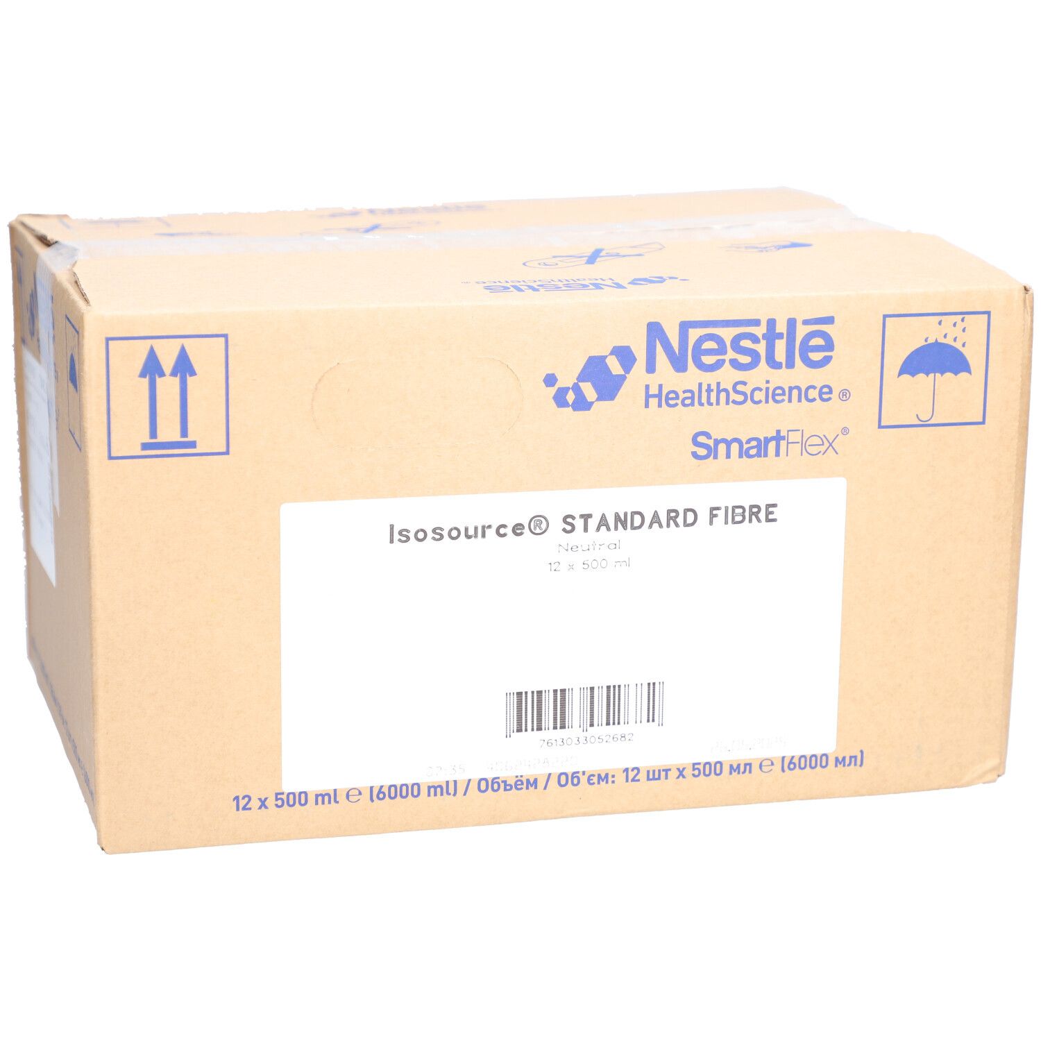 Karton mit Nestle HealthScience ISOSOURCE Standard Fibre. 12 x 500 ml. Aufdrucke: Barcode, Pfeile, Regenschirm-Symbol.