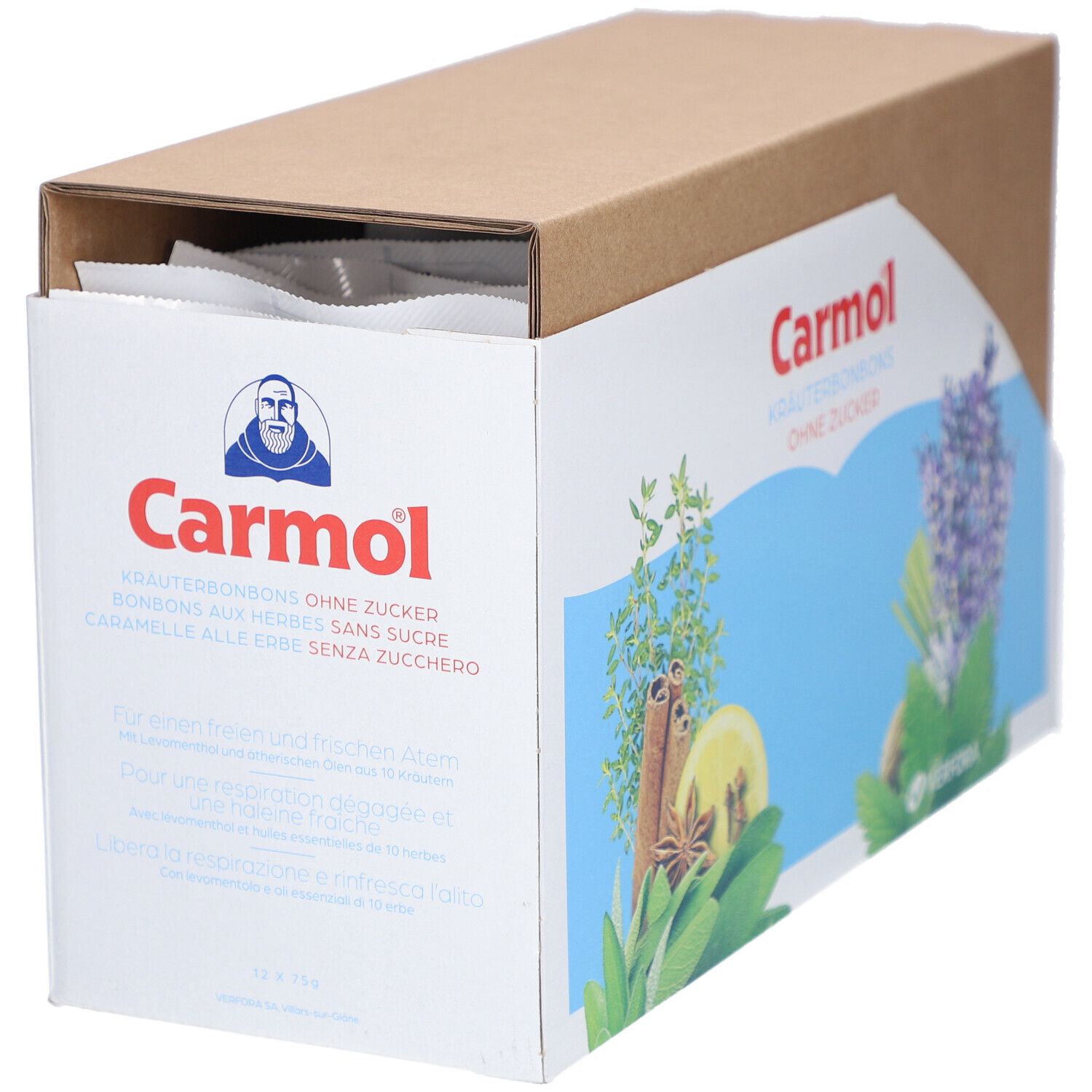 Geöffnete Kartonverpackung mit Carmol Kräuterbonbons ohne Zucker. Einzelne Bonbons in Folie verpackt.
