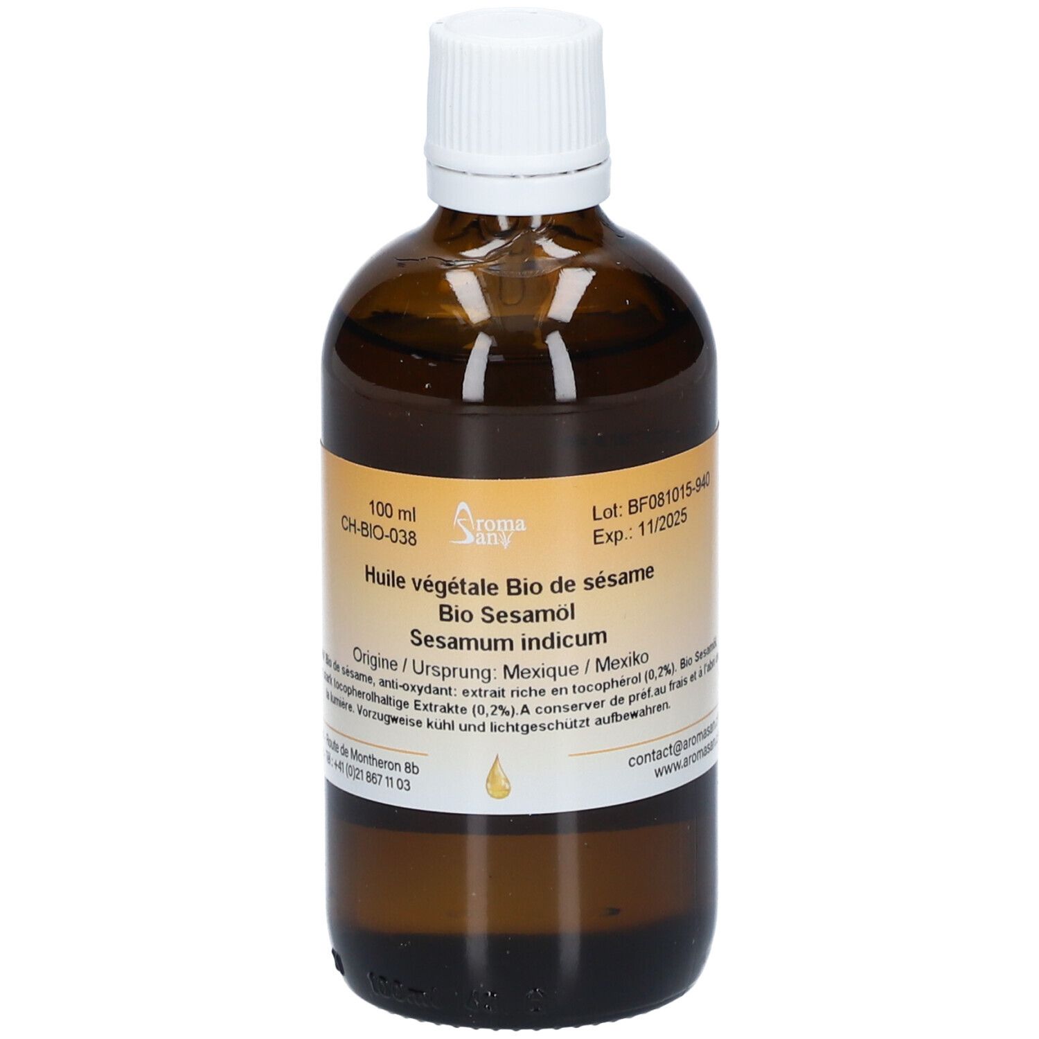 Braune Glasflasche mit weißem Verschluss. Etikett mit Produktinformationen: Bio Sesamöl, Sesamum indicum. Chargennummer und Verfallsdatum.