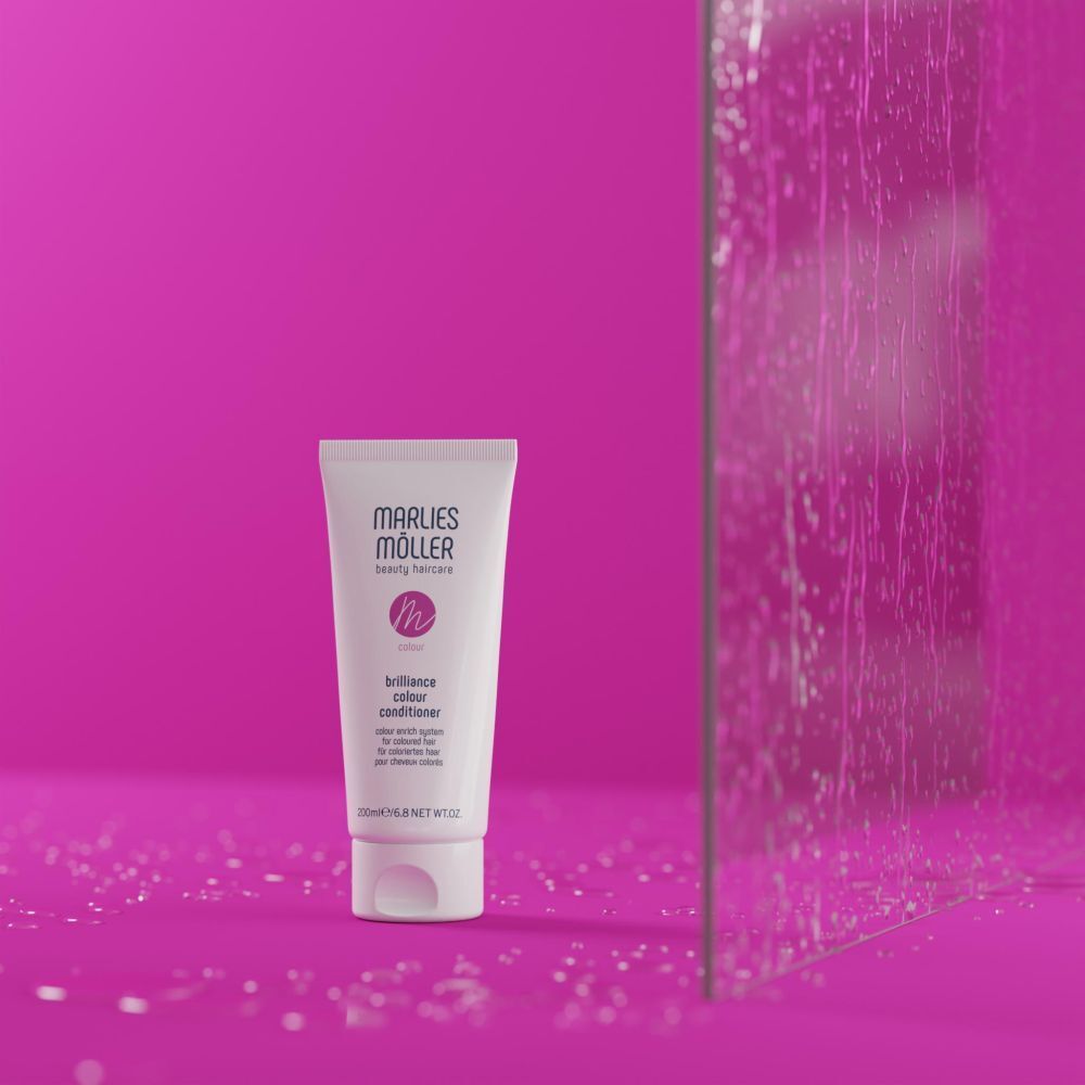 Weiße Tube. Marlies Möller. Colour Brilliance Conditioner. Auf pinkfarbenem Hintergrund. Rosa Logo.