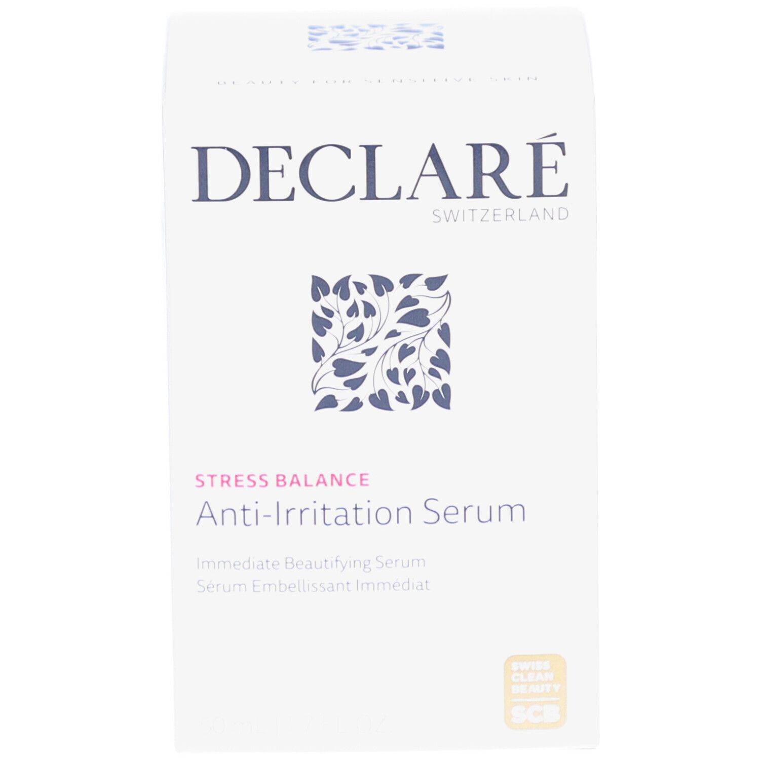 Verpackung des Deklaré Stress Balance Anti-Irritation Serums. Weiße Schachtel mit Text und Logo.