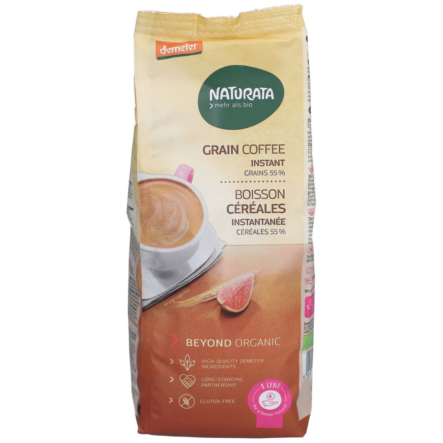 Beutel mit Naturata Getreidekaffee. Aufdrucke: Grain Coffee, Instant, Demeter-Logo, Bio-Siegel. Abbildung von Kaffeegetränk.