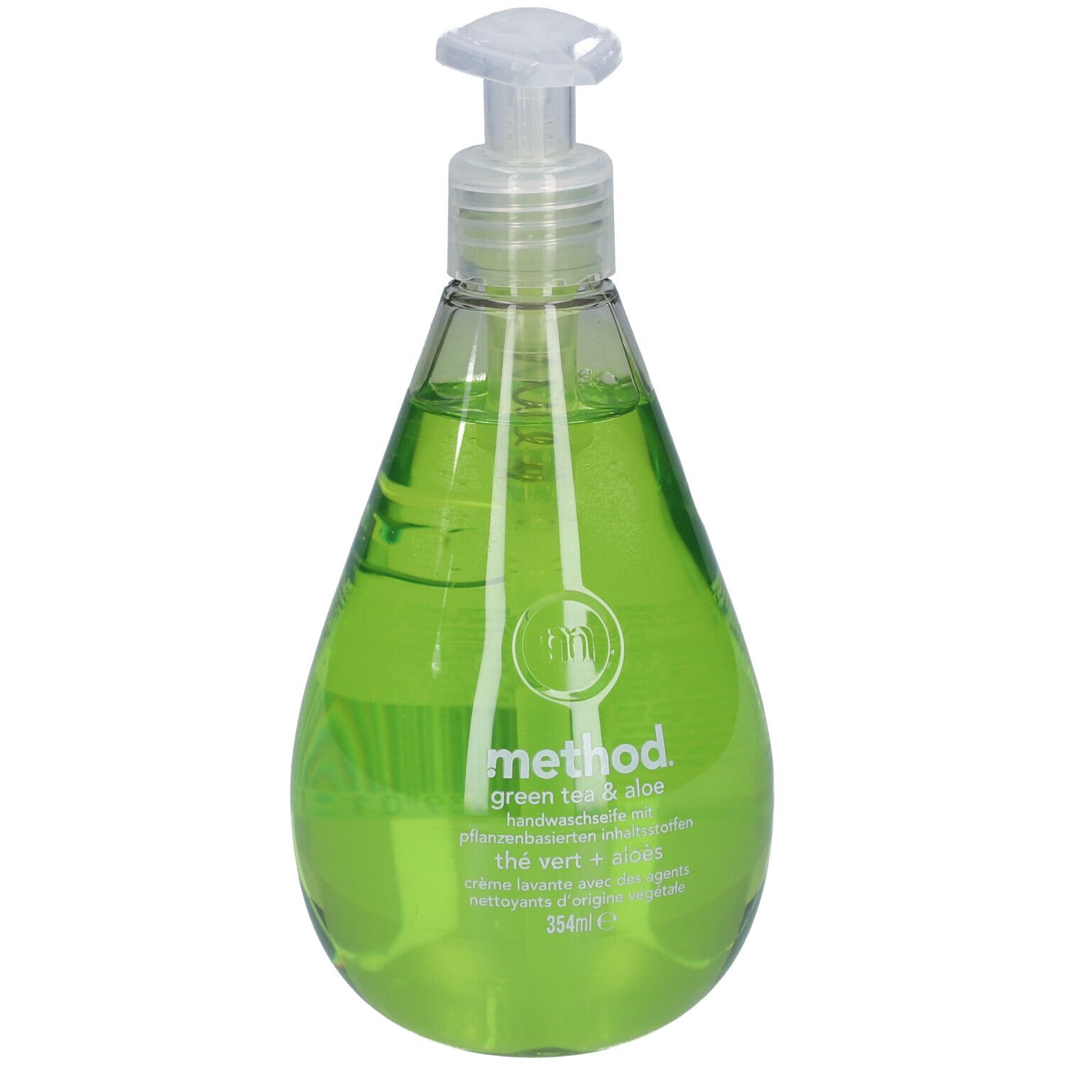 Grüne Flüssigseife in tropfenförmiger Flasche mit Pumpverschluss. Aufschrift: method, Grüner Tee & Aloe.