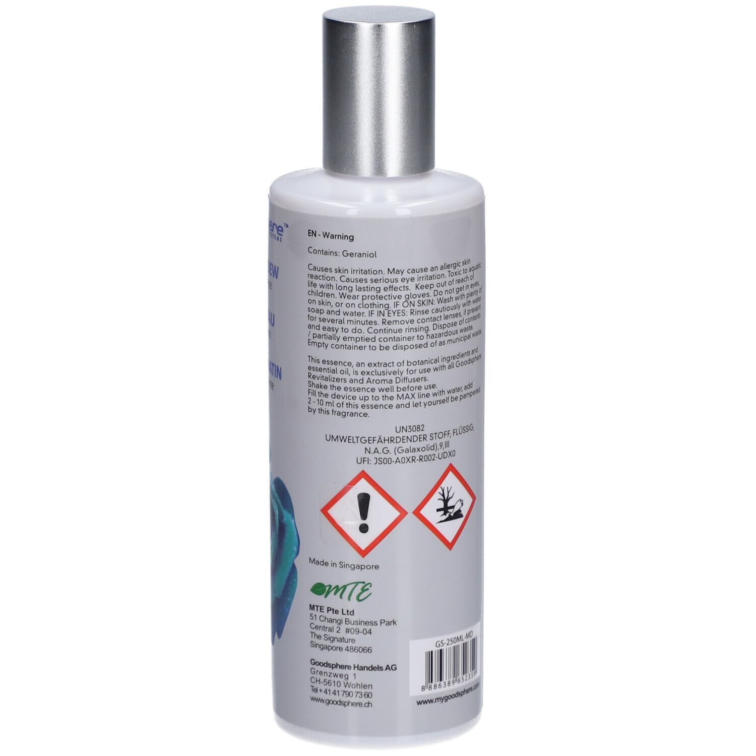 Rückseite der Flasche. Text in mehreren Sprachen. Enthält Geraniol. Gefahrensymbole. Herstellerinformationen. Hergestellt in Singapur.