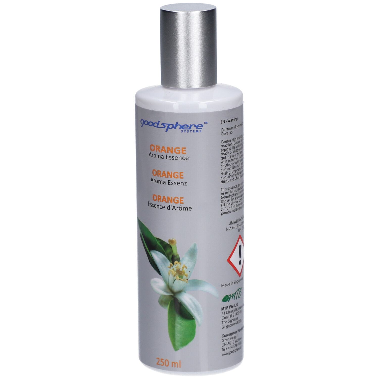 Flasche mit silbernem Verschluss. Aufschrift: Goodsphere, Orange Aroma Essenz. Abbildung einer Blüte. 250 ml. Gefahrensymbole.