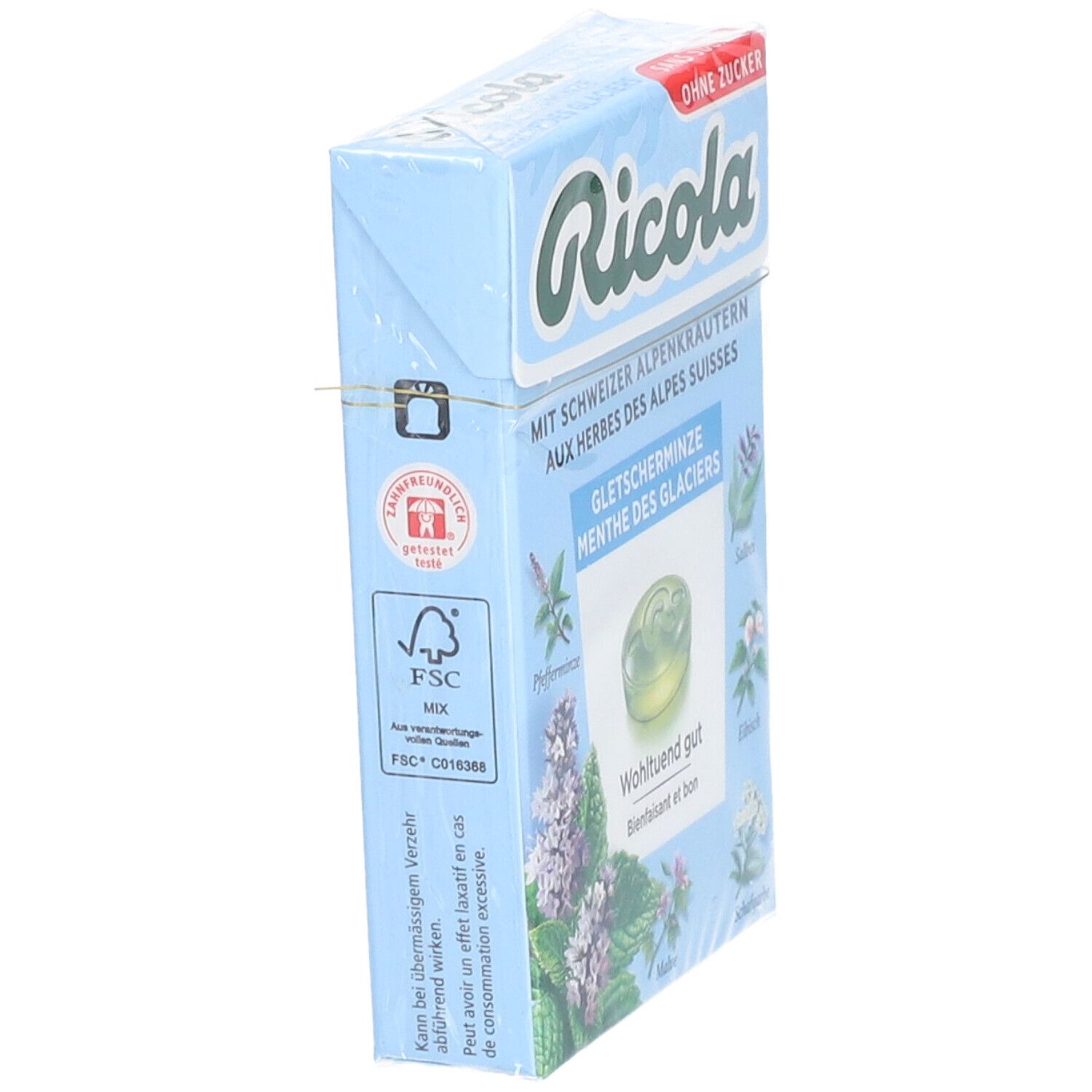 Hellblaue Ricola-Schachtel, schräg. Gletscherminz-Bonbons. Ohne Zucker. FSC-Siegel.