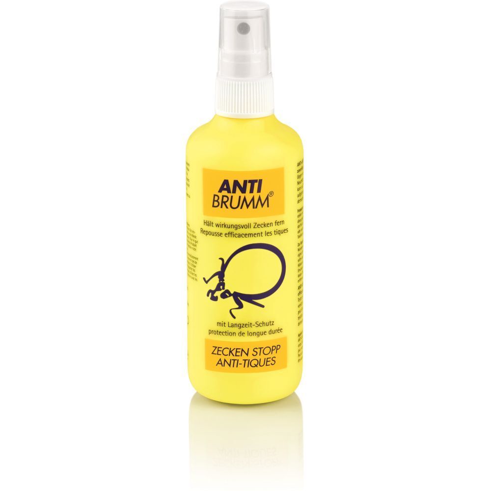 Gelbe Sprühflasche mit weißem Sprühkopf. Aufschrift ANTI BRUMM® und ZECKEN STOPP. Abbildung einer Zecke.