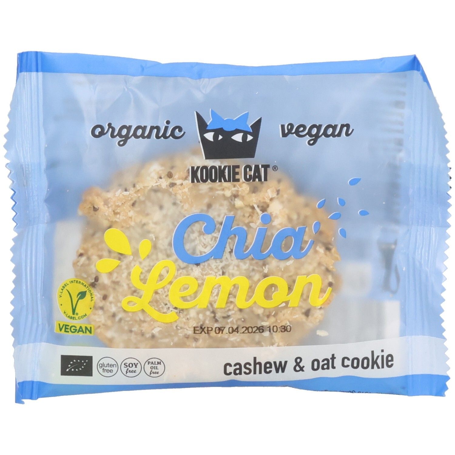Keks in transparenter Verpackung. Aufschrift: Kookie Cat, Chia Lemon. Vegan-Siegel. Cashew & Hafer Keks. Bio-Zertifizierung.