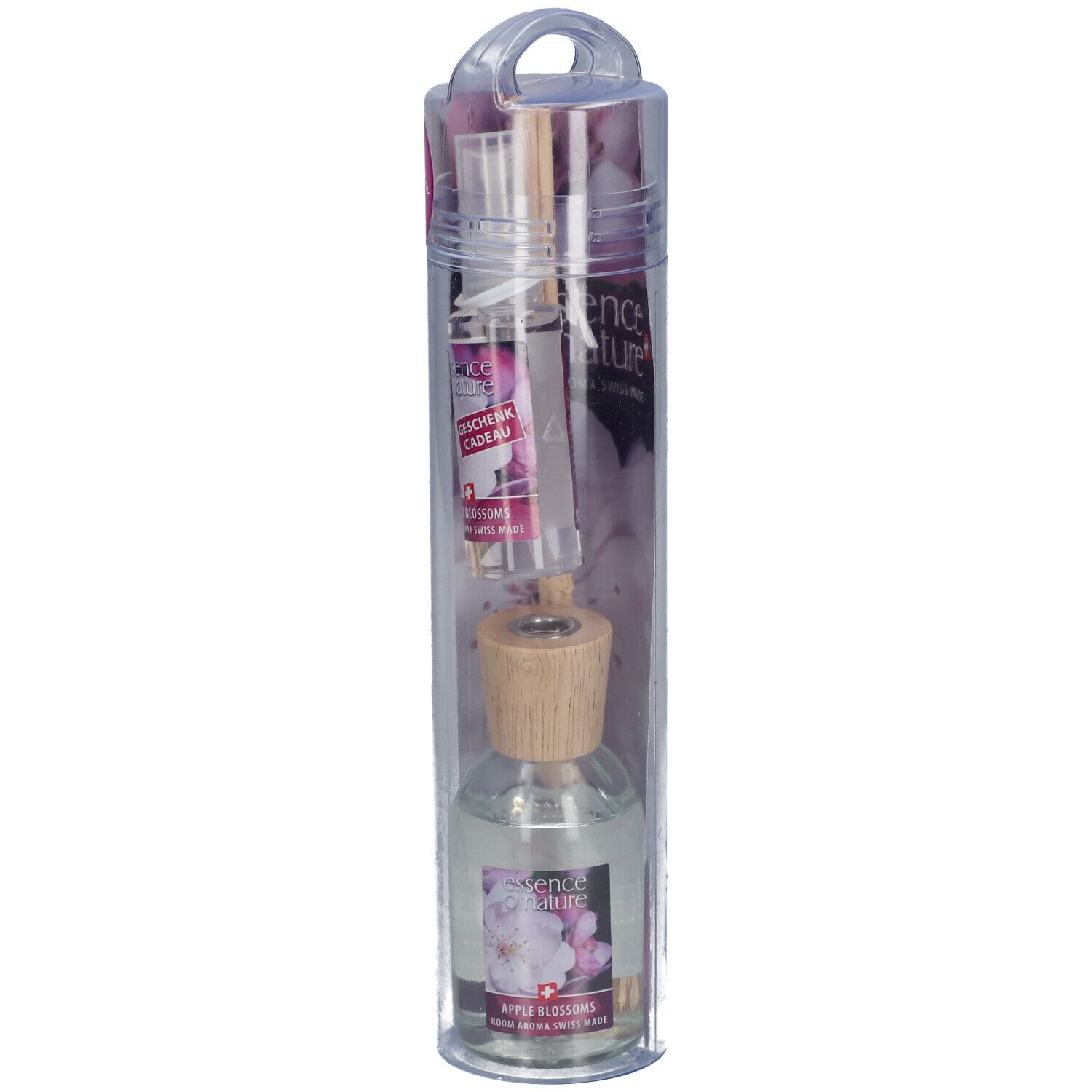 Raumduft-Sticks in transparenter Verpackung. Enthält eine Glasflasche mit Holzverschluss, Sticks und eine kleine Sprühflasche.