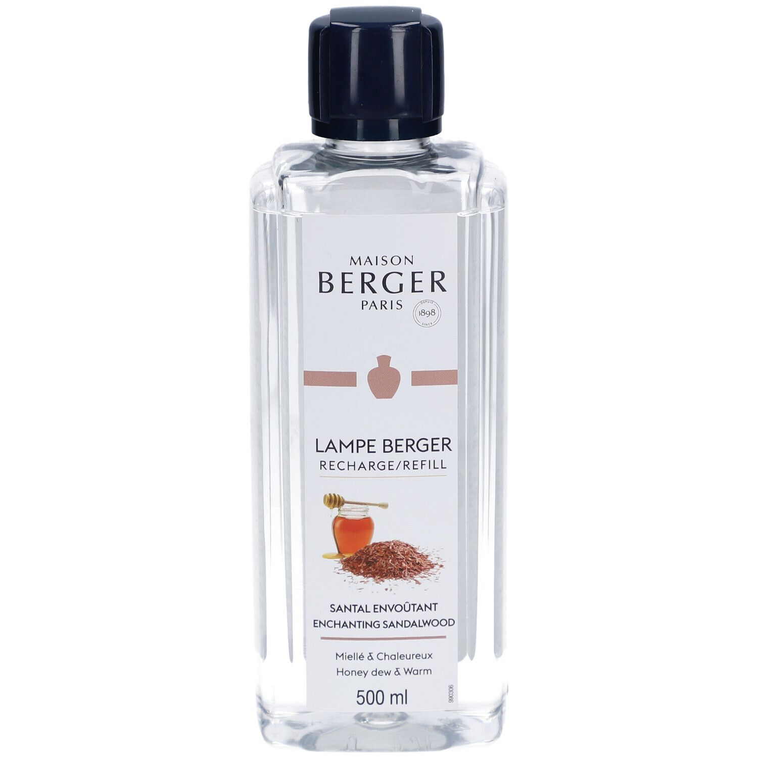 Liquide clair dans une bouteille rectangulaire avec bouchon noir. Inscription: Maison Berger Paris, Lampe Berger, Santal Envoûtant.