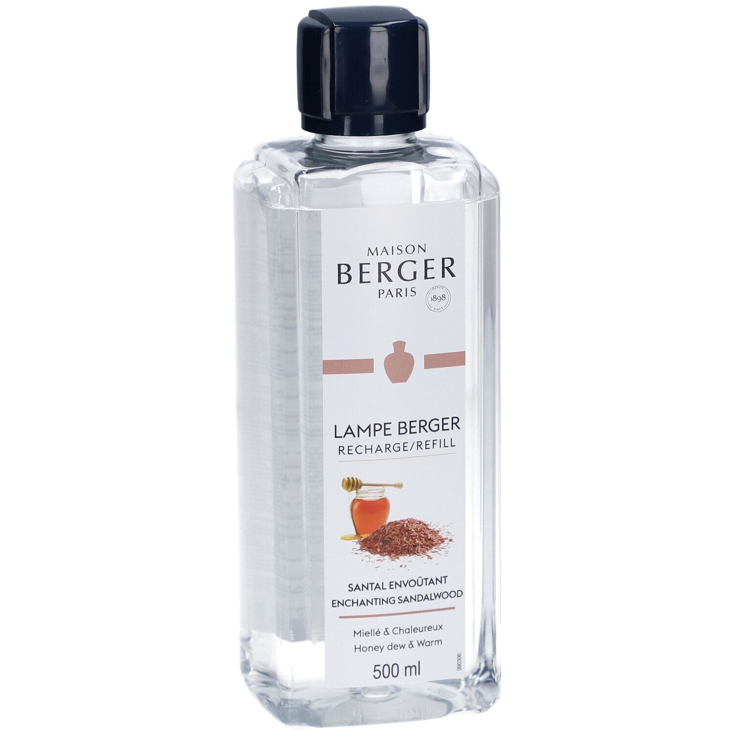 Liquide clair dans une bouteille rectangulaire avec bouchon noir. Inscription: Maison Berger Paris, Lampe Berger, Santal Envoûtant.
