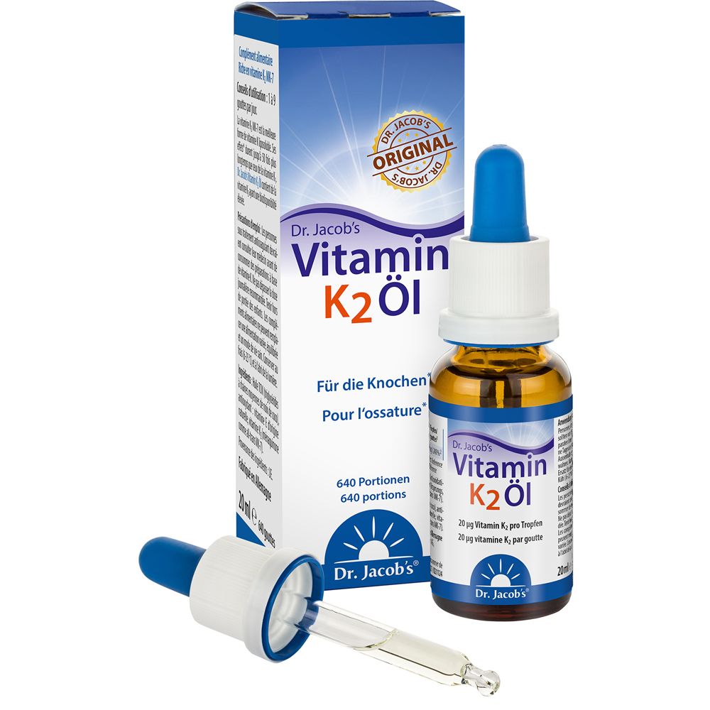 Produktflasche und Verpackung. Flasche mit blauem Tropfer. Verpackung mit Aufschrift: Vitamin K2 Öl. 640 Portionen.