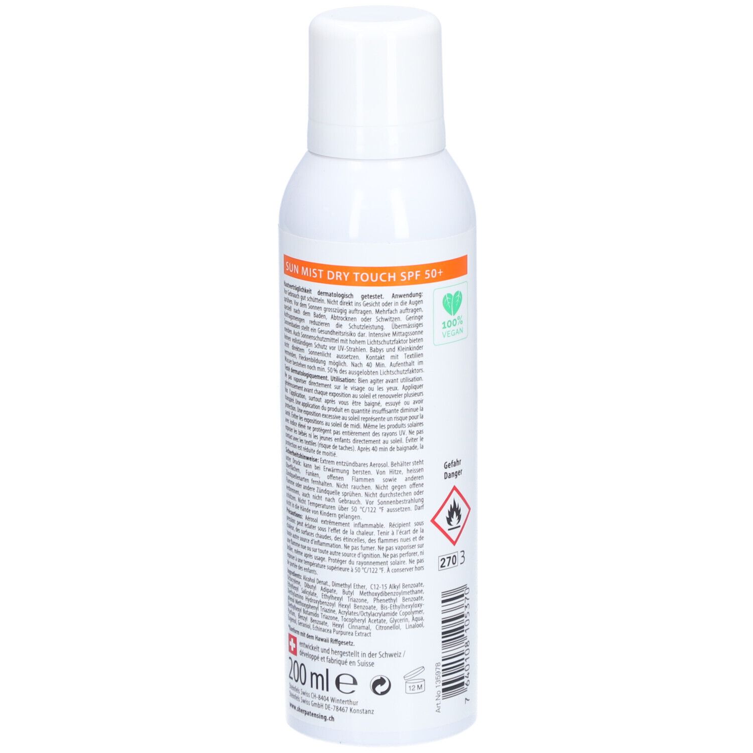 Weiße Sprühflasche mit Text. Aufschrift: Sun Mist Dry Touch SPF 50+. Vegan-Logo. Gefahrensymbol. Schweizer Flagge.