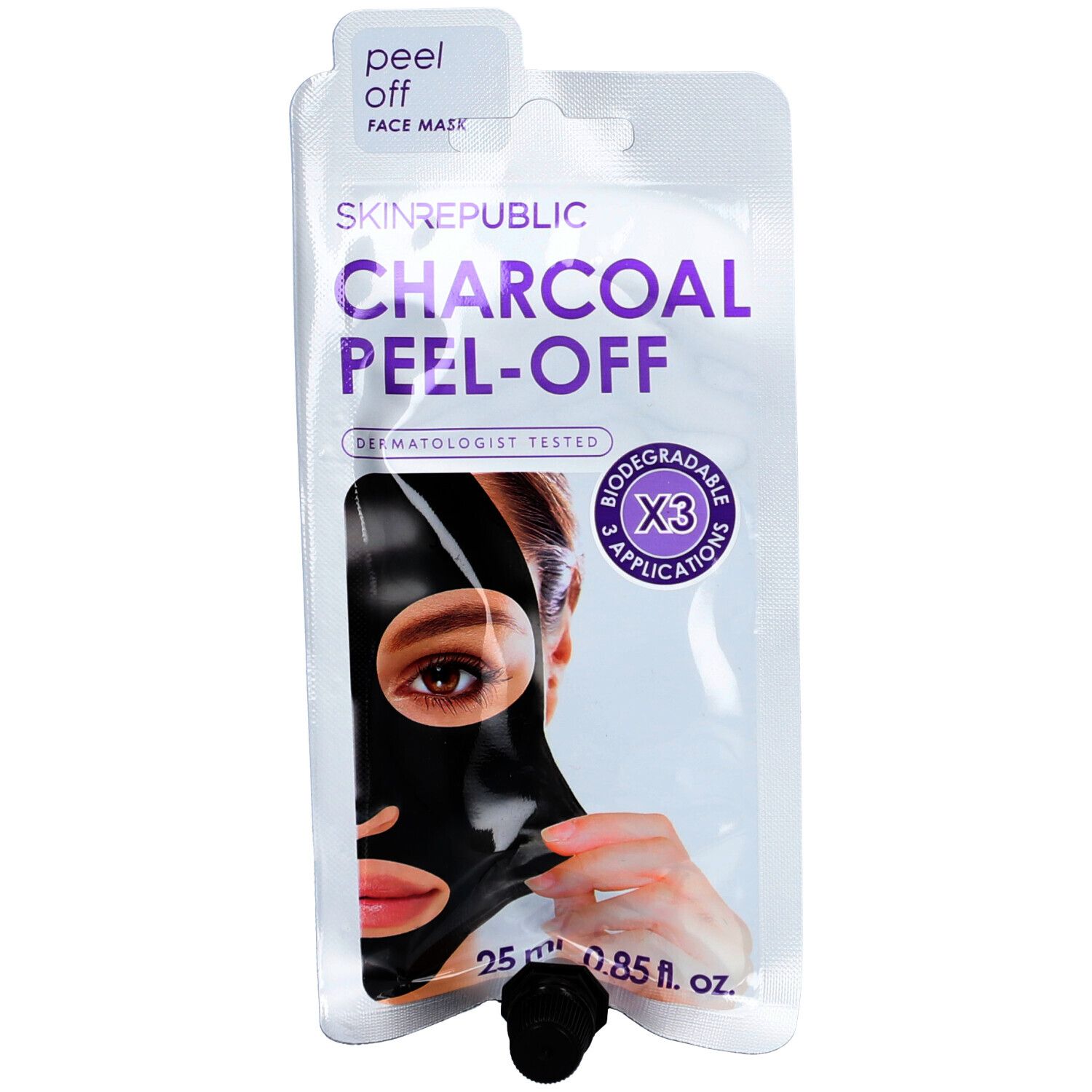 Gesichtsmaske mit Holzkohle. Schwarze Maske in Verpackung. Text: Skin Republic, Charcoal Peel-Off, Dermatologisch getestet.