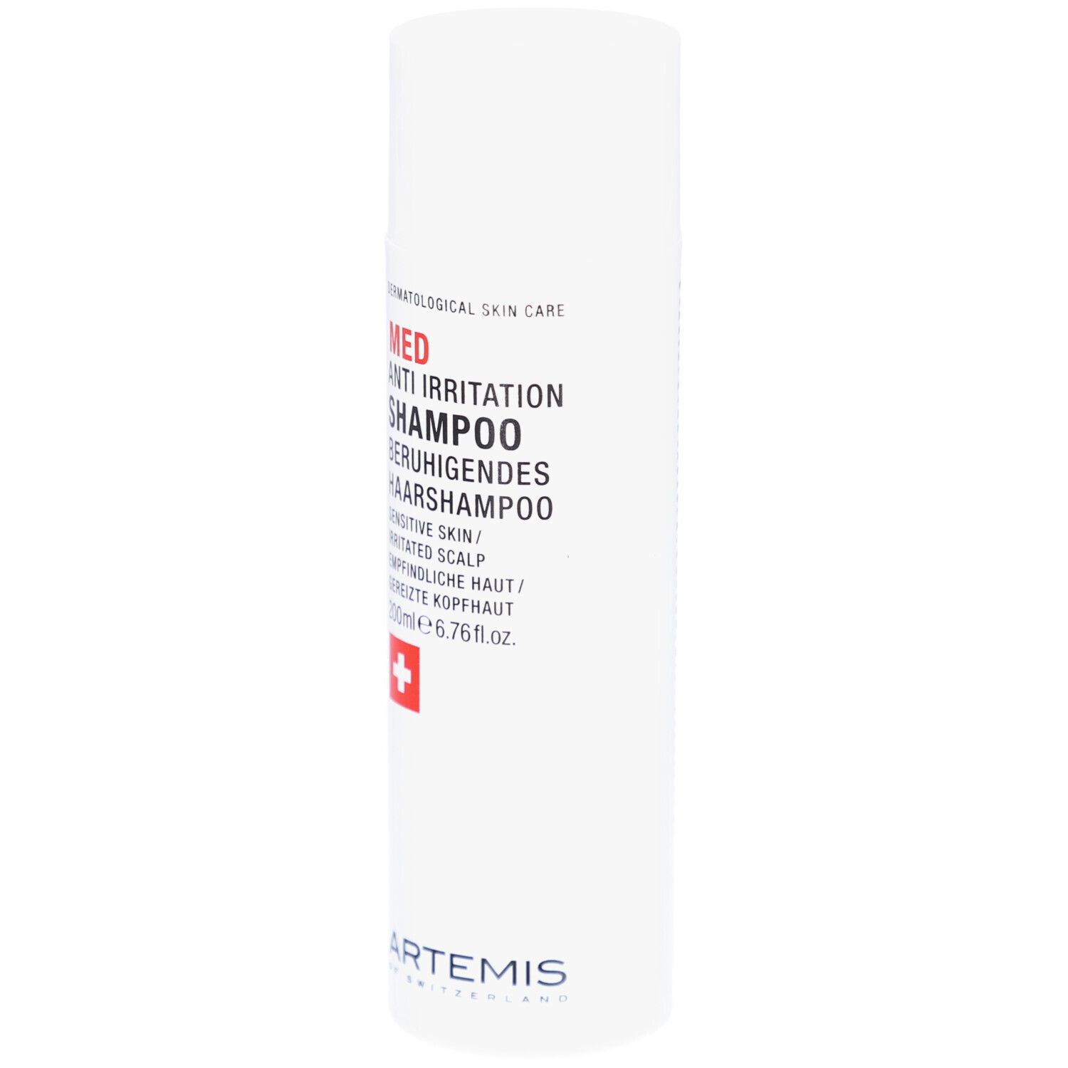Weiße Shampoo-Flasche mit roter und schwarzer Schrift. Text: MED Anti Irritation Shampoo. Schweizer Kreuz. Marke: ARTEMIS.