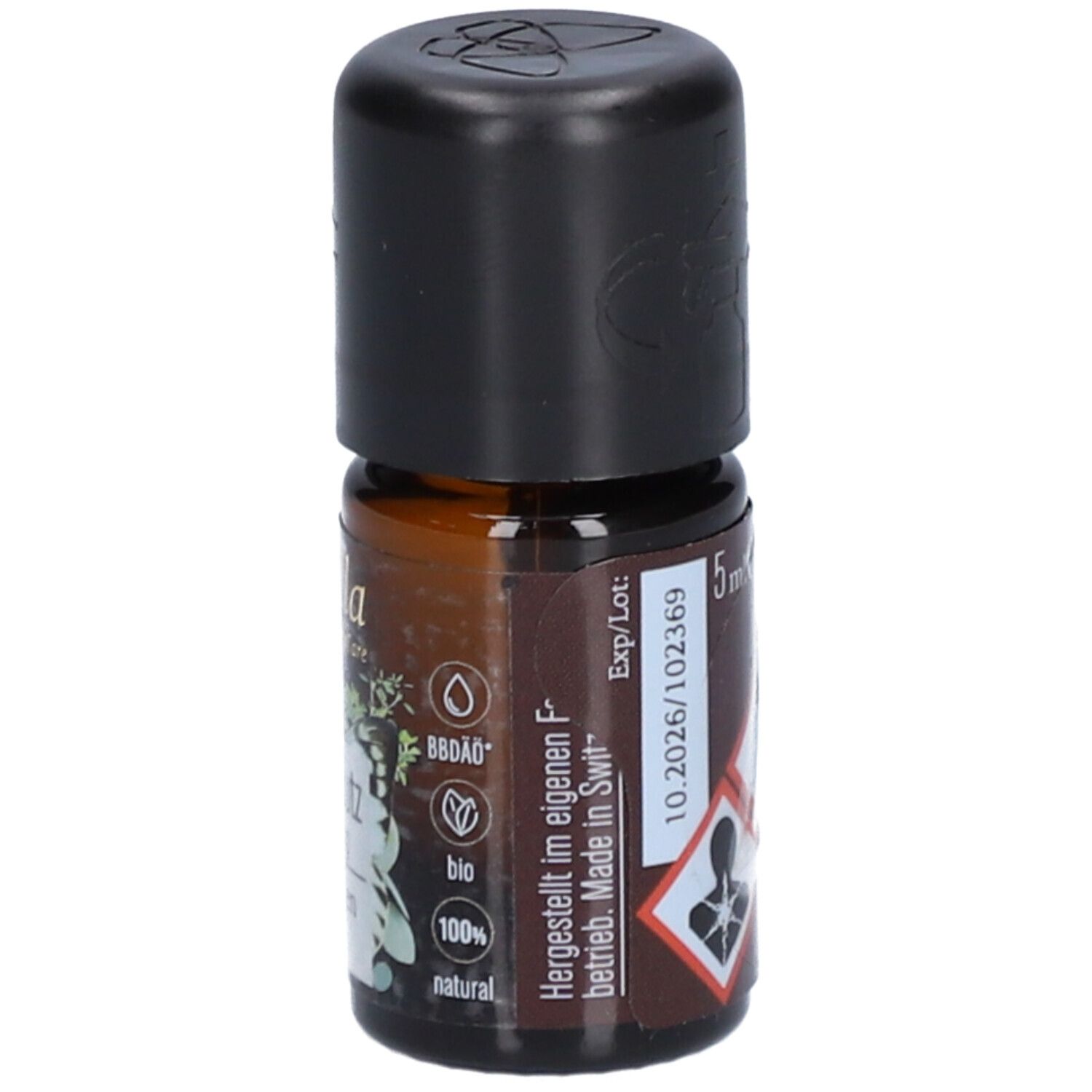 Braune Glasflasche mit schwarzem Deckel. Aufschrift: 5 ml. Etikett mit Bio-Siegeln und Text. Aufschrift: farfalla Winterschutz Aromamischung.