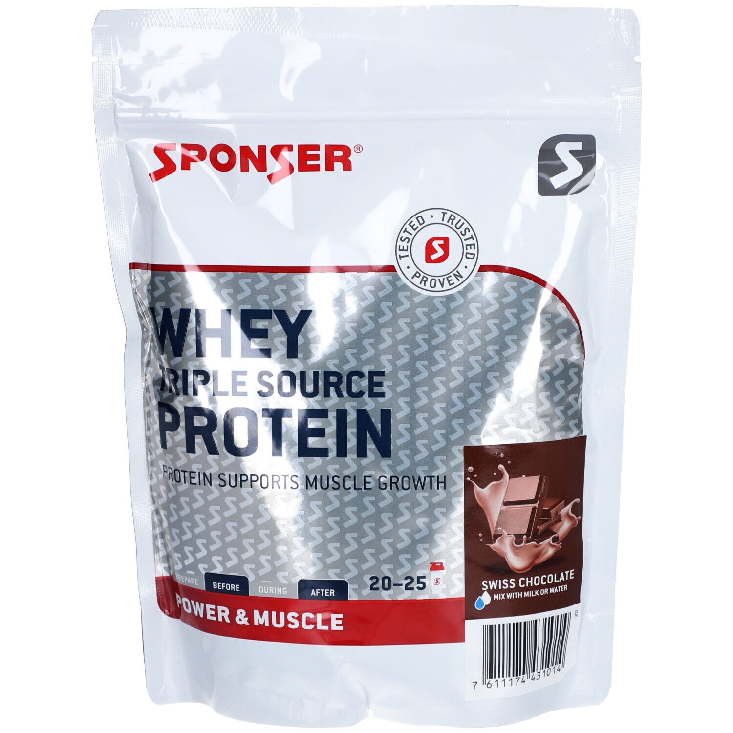 SPONSER® Molkenprotein Dreifachquelle, Beutel. "WHEY TRIPLE SOURCE PROTEIN"-Aufdruck. Swiss Chocolate-Abbildung.