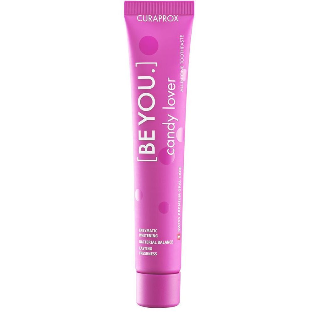 Rosa Tube mit Zahnpasta. Aufschrift: BEYOU. candy lover. Marke: CURAPROX. Enthält Informationen zu Inhaltsstoffen.