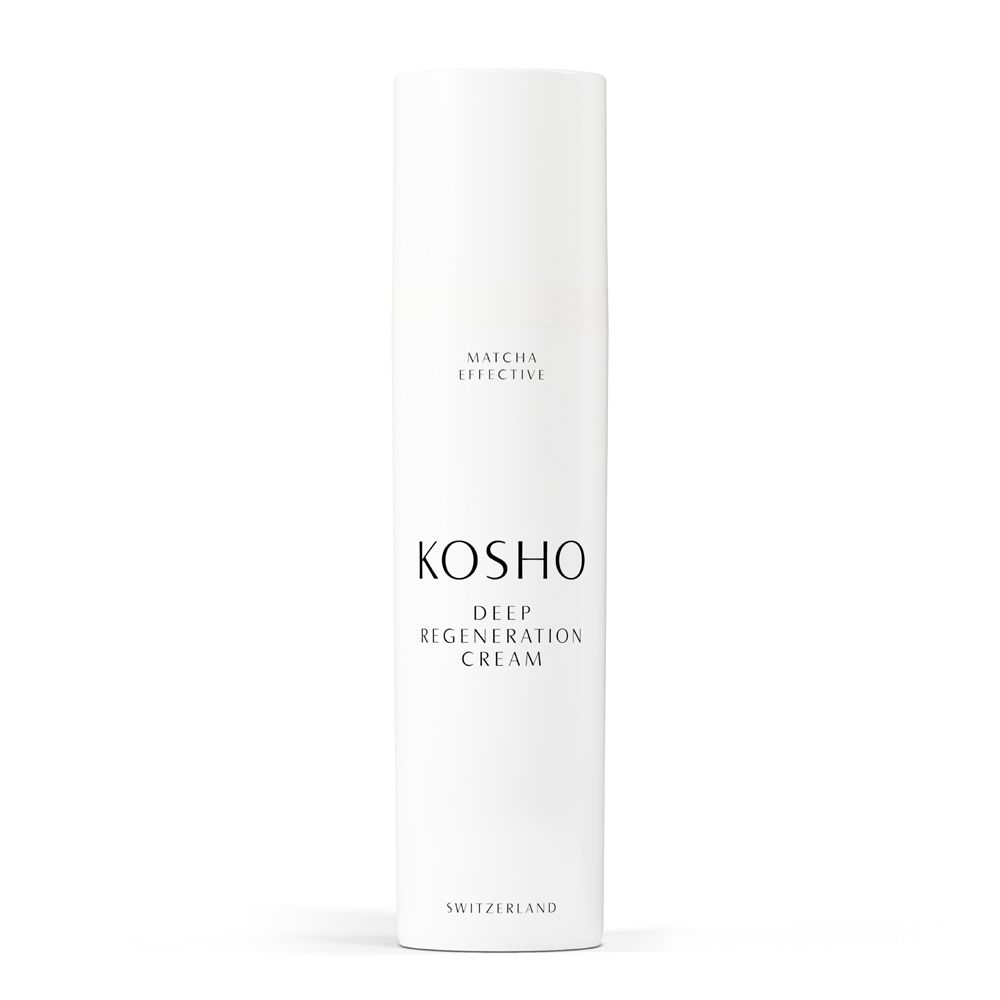 Weiße Kosmetikflasche mit Aufschrift KOSHO Deep Regeneration Cream. Hergestellt in der Schweiz.
