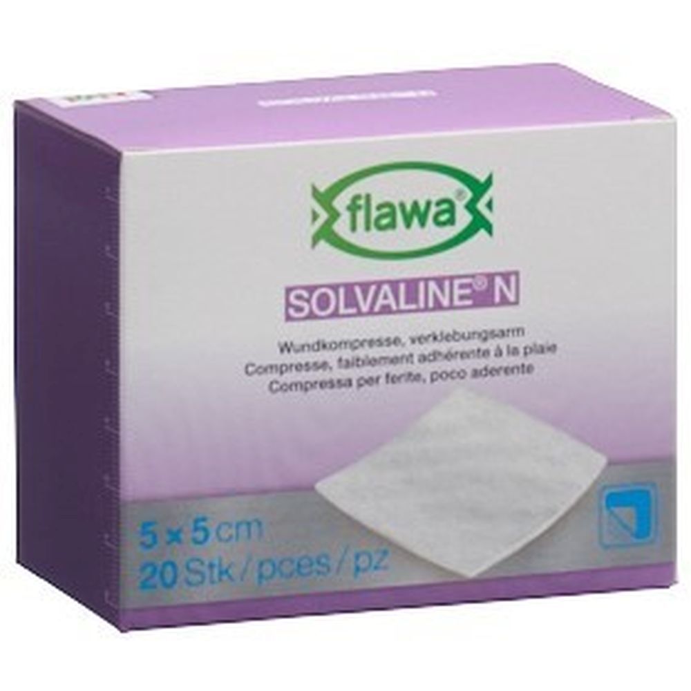 Verpackung mit Flawa Solvaline N Kompressen. 5x5 cm, 20 Stück. Produktname und Logo deutlich sichtbar.