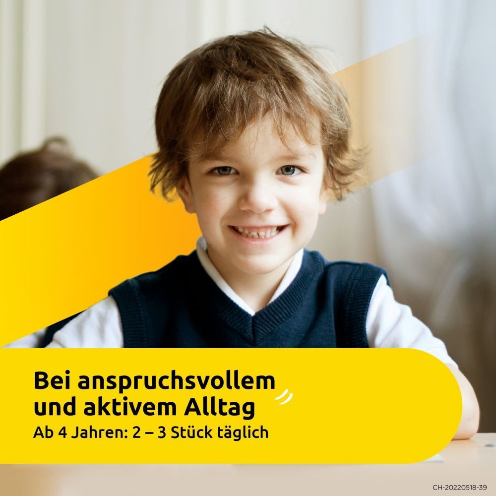 Junge lächelt. Text: Bei anspruchsvollem und aktivem Alltag. Ab 4 Jahren: 2-3 Stück täglich.