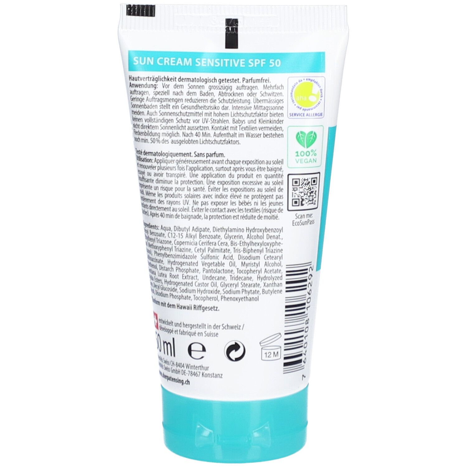 Rückseite der Sonnencreme-Tube. Text: Sun Cream Sensitive SPF 50, dermatologisch getestet, 100% vegan. QR-Code, 12M-Symbol.