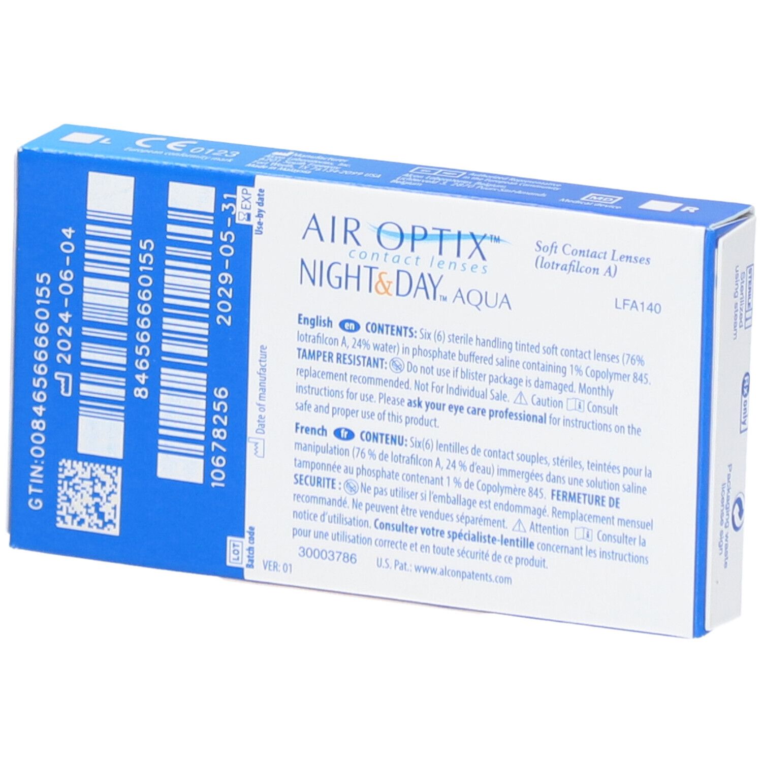 Rückseite der AIR OPTIX Night & Day Aqua Kontaktlinsen-Verpackung. Text in Englisch und Französisch. GTIN- und Verfallsdatum.
