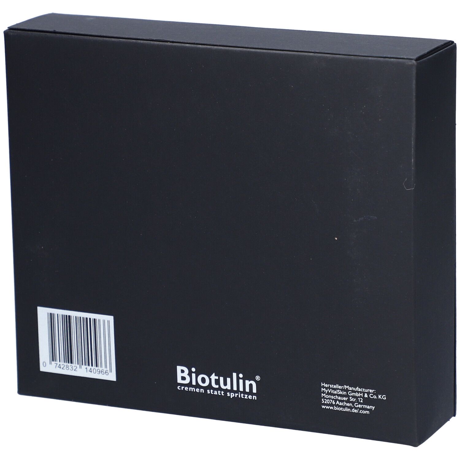 Rückseite der schwarzen Beautybox. Barcode und BIOTULIN Logo. Text: cremen statt spritzen. Herstellerinformationen.