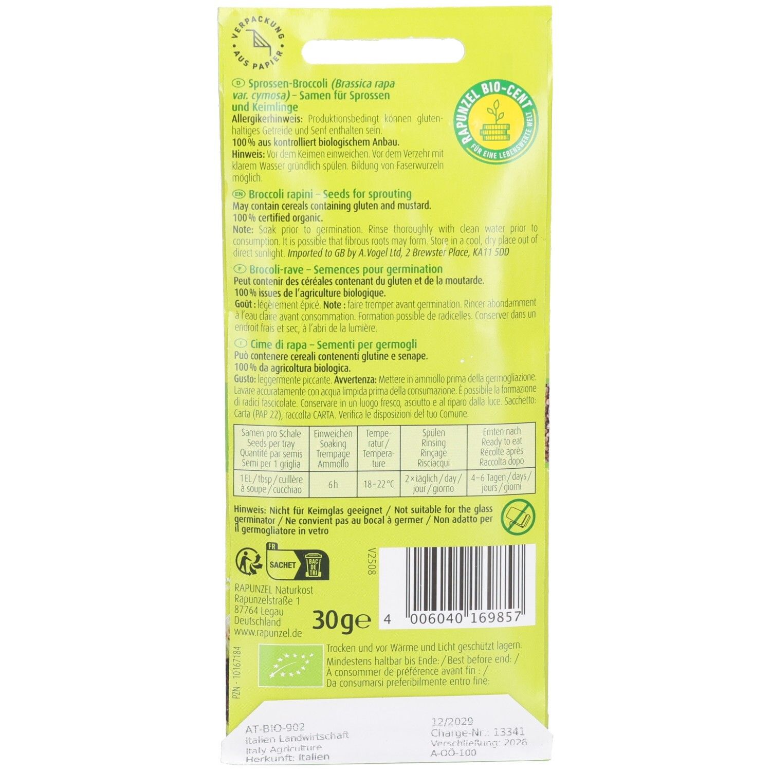 Rückseite der BioSnacky Sprossen-Broccoli Packung. Text in mehreren Sprachen. Enthält 30g. Bio-Zertifizierung. Barcode.