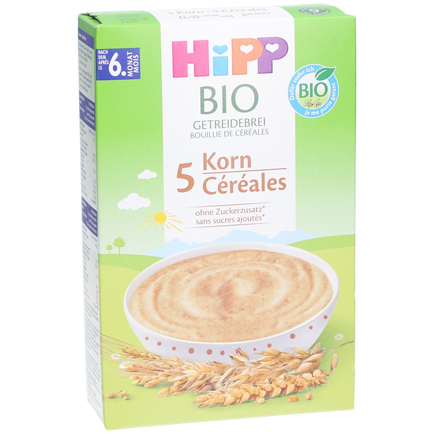 Boîte verte HiPP Bio Getreidebrei. Vue de face avec image du produit. Texte: 5 Korn, sans sucres ajoutés, dès 6 mois.