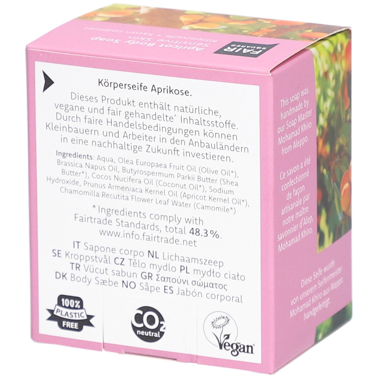Rückseite FAIR SQUARED Körperseife Aprikose. Enthält natürliche, vegane und fair gehandelte Inhaltsstoffe. 100% plastikfrei, CO2-neutral, Vegan-Logo.